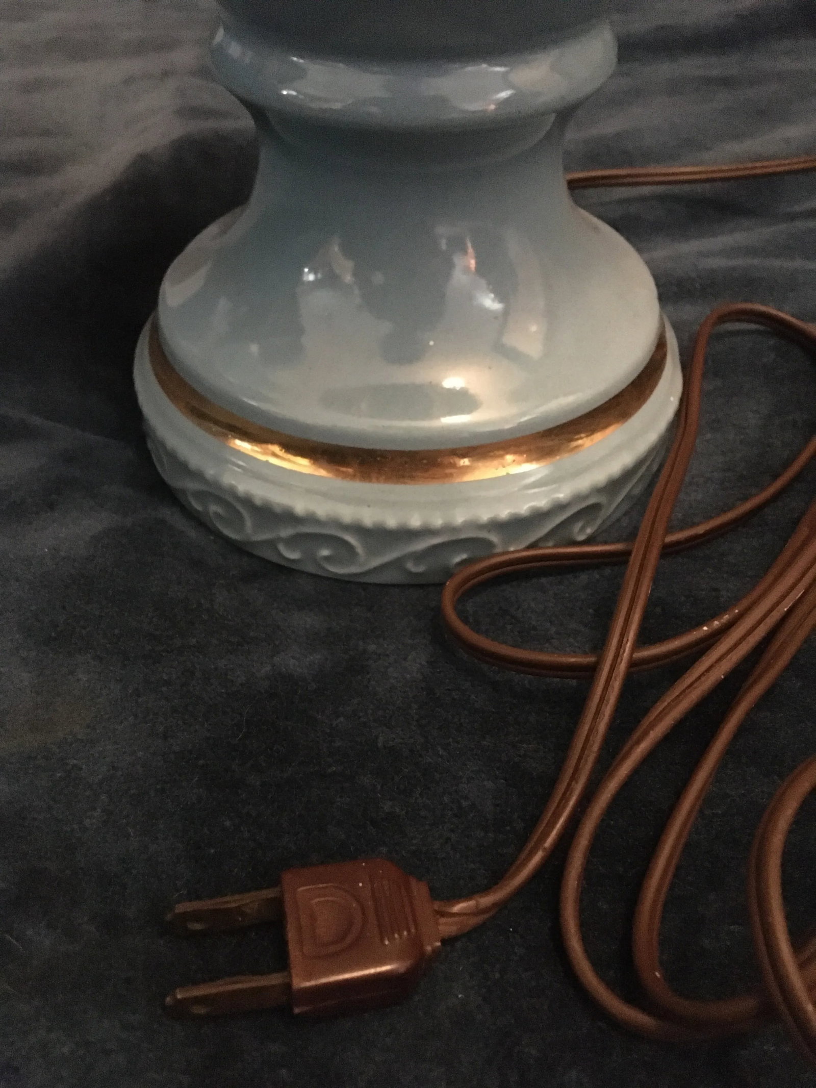 Vintage Mid 20th Century Powder Blue Regency Scenic Table Lamp - 11