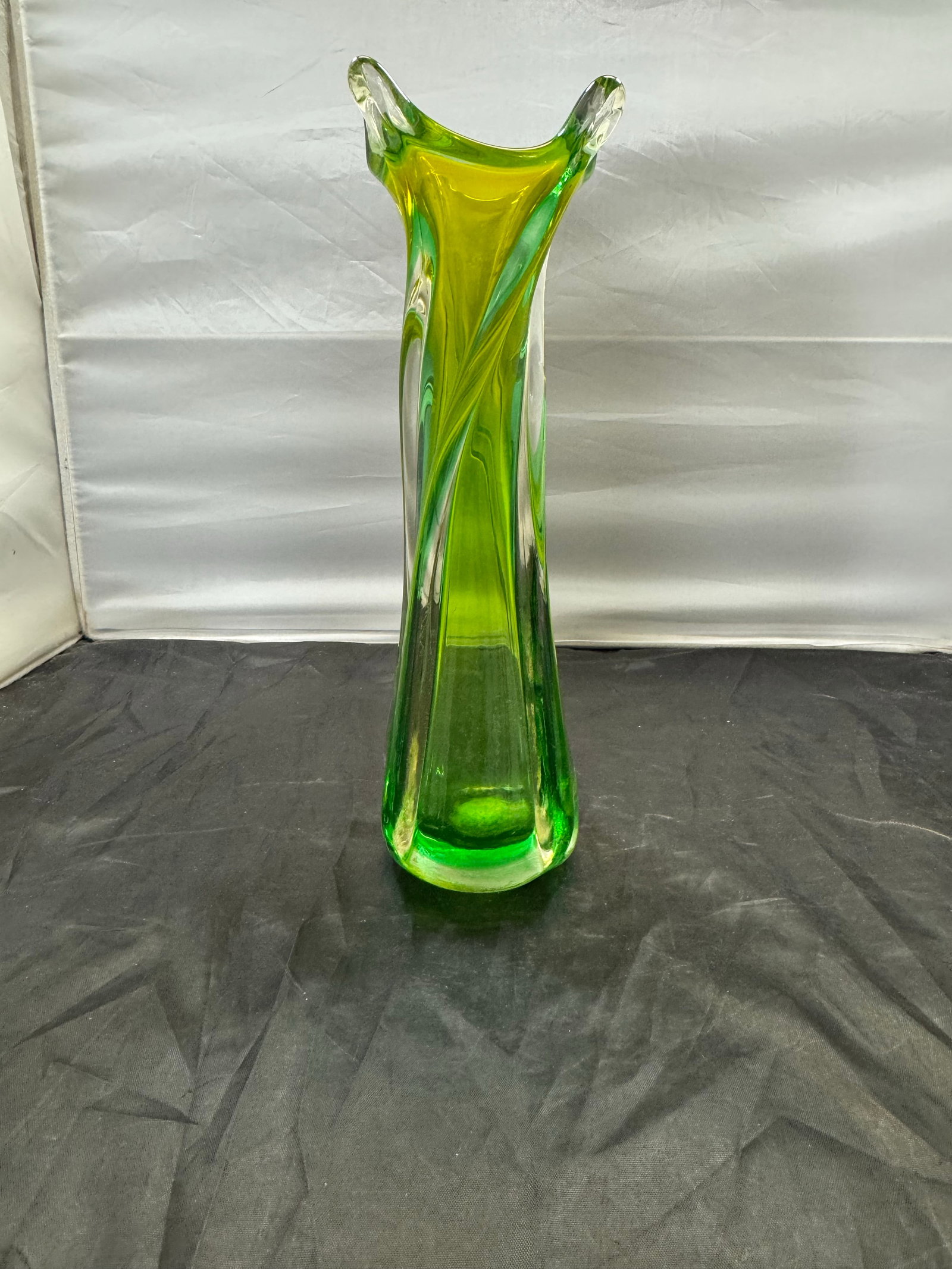 VTG MCM Green Stretch 4 Finger Swung Art Glass Vase Hand Blown Sommerso 1960s - 4