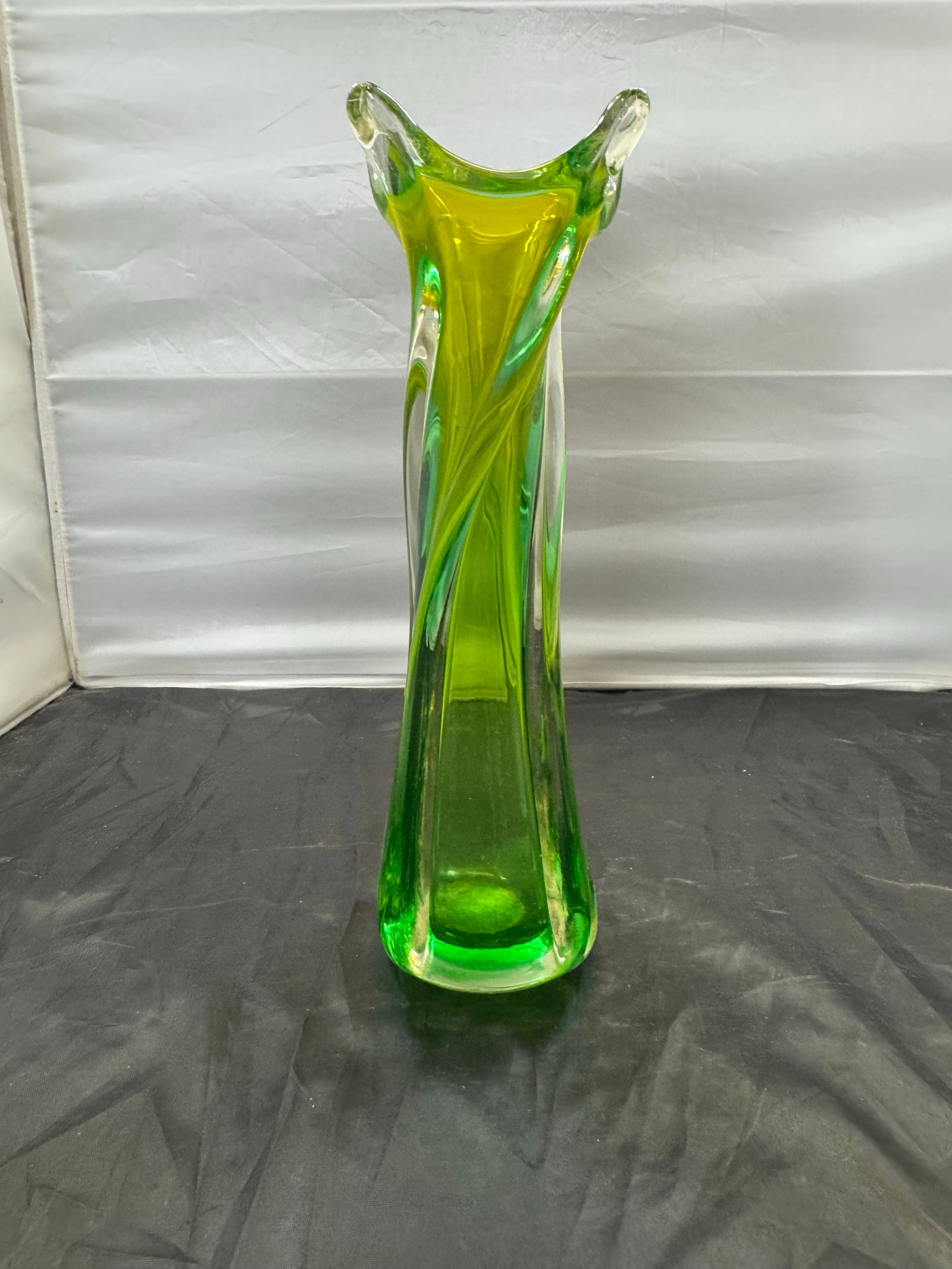 VTG MCM Green Stretch 4 Finger Swung Art Glass Vase Hand Blown Sommerso 1960s - 5