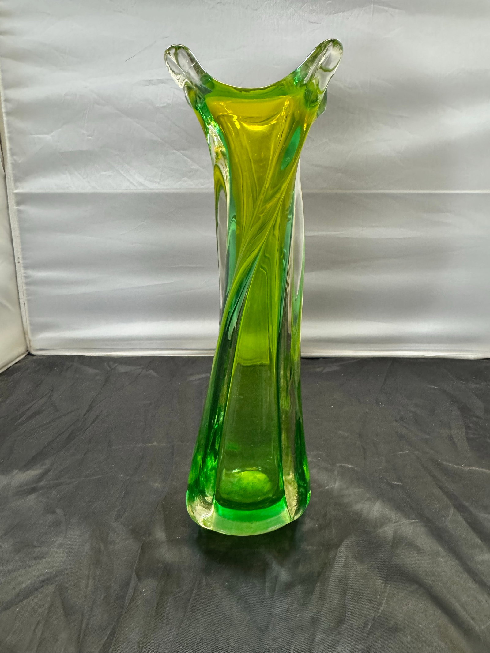VTG MCM Green Stretch 4 Finger Swung Art Glass Vase Hand Blown Sommerso 1960s - 6
