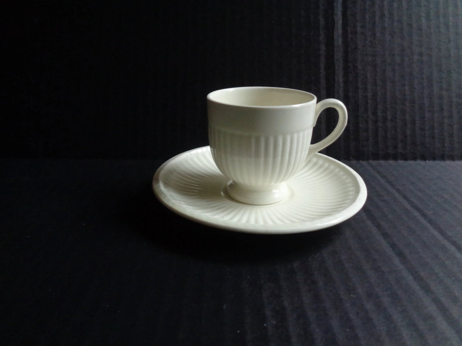 Mid-Century Wedgwood England Etruria Demitasse Coffee Cups & Saucers Set- 16 Pieces - 2