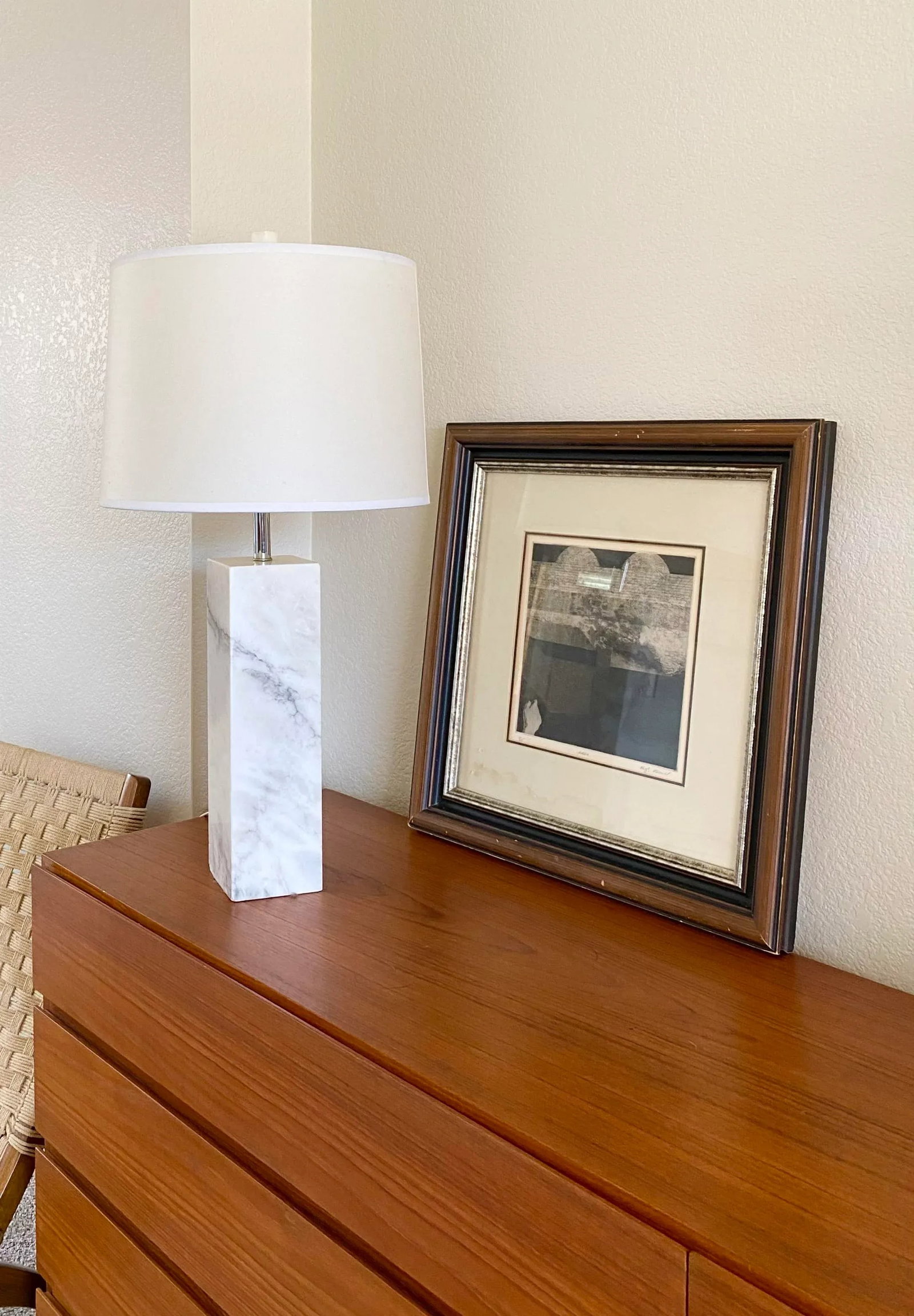 Minimalist White Marble Plinth Table Lamp Knoll-Style (After Nessen) - 11