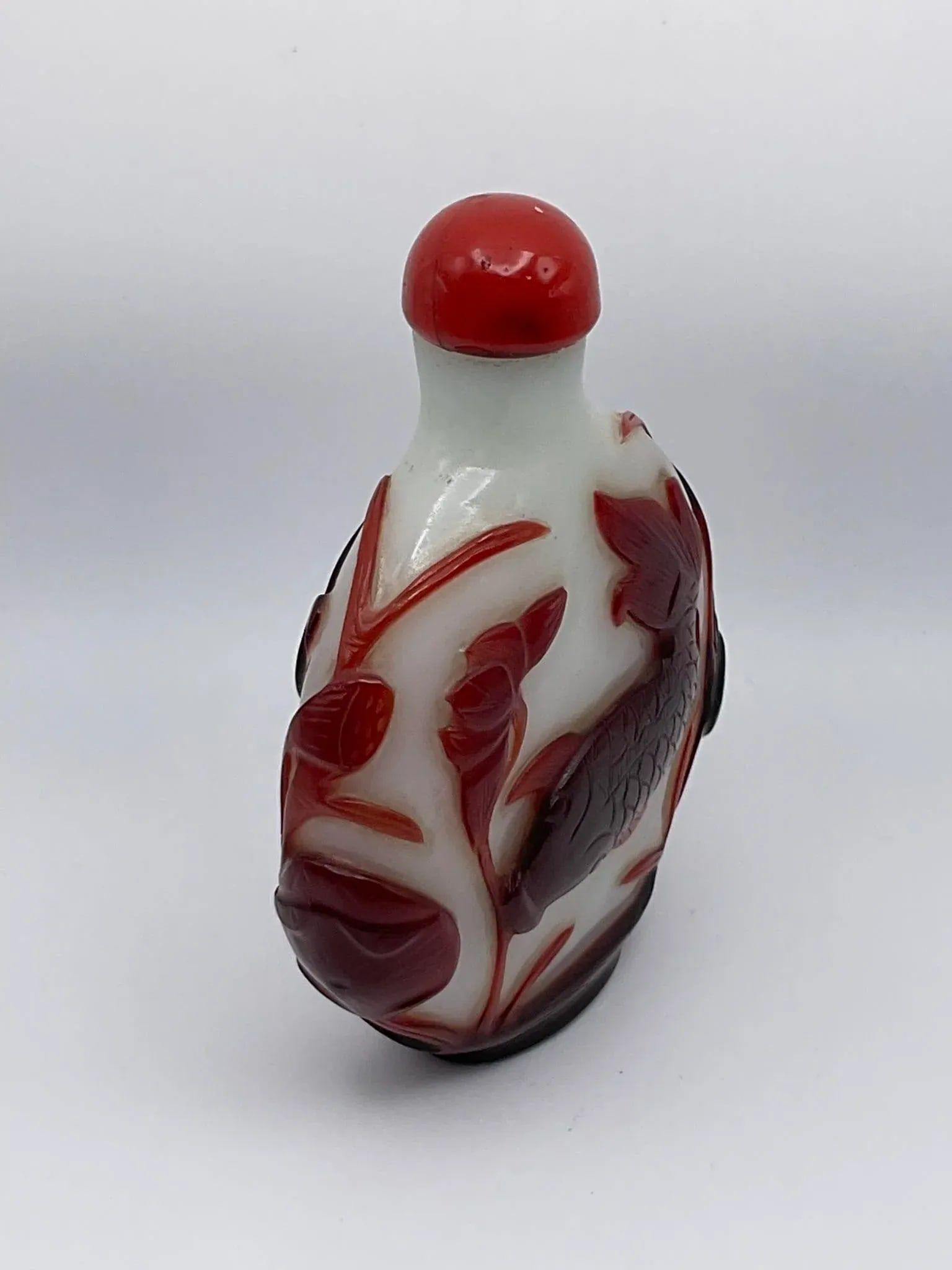 Early 20th Century Oversize Large Opaline Glass Snuff Bottle With Red Overlay of Fish Design - 6