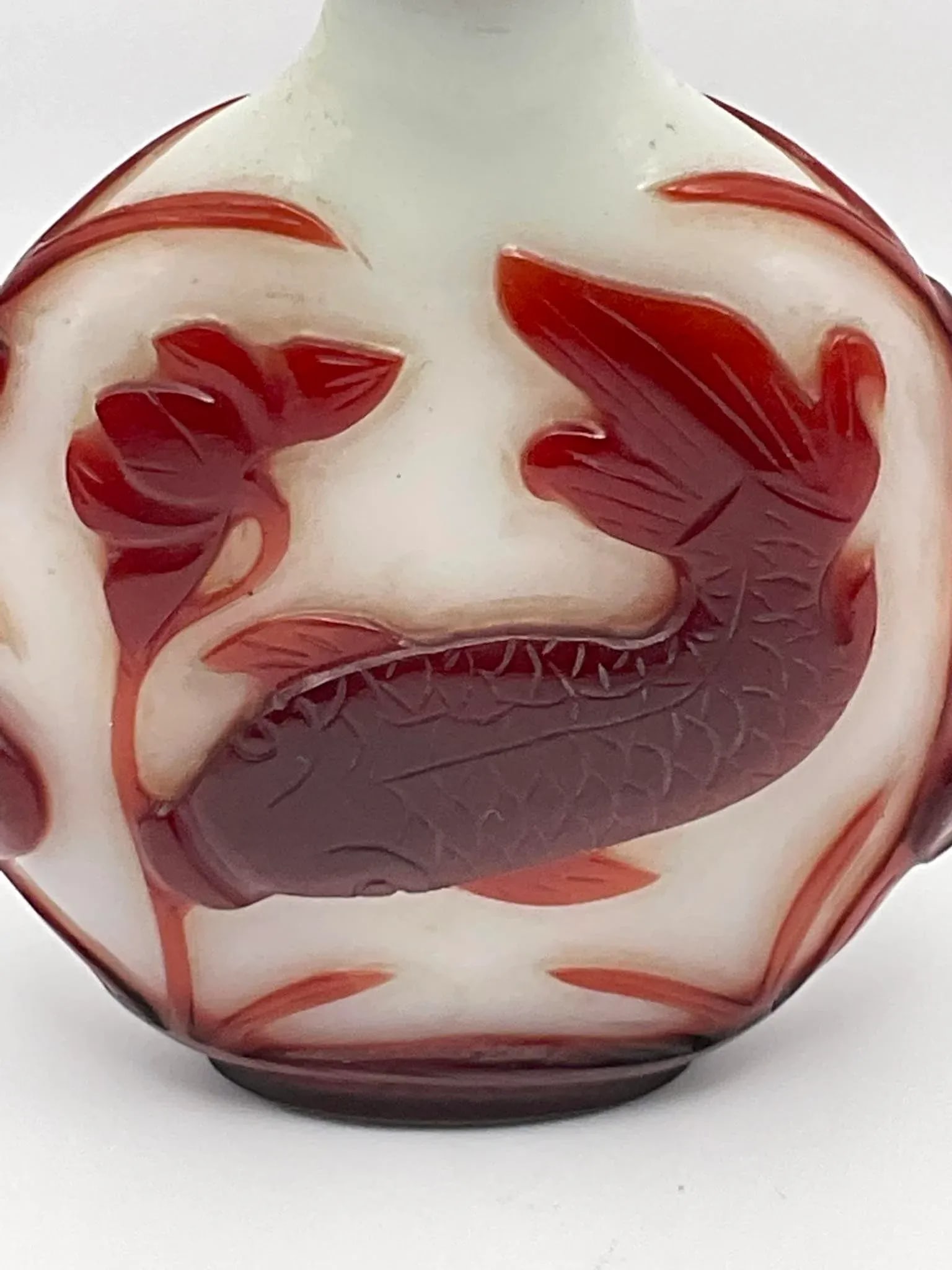 Early 20th Century Oversize Large Opaline Glass Snuff Bottle With Red Overlay of Fish Design - 7