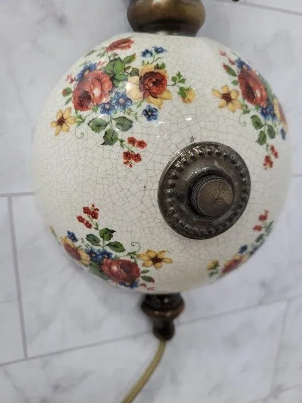 Vintage 1960s Farmhouse Botanical Ceramic Brass Wall Sconce - 3