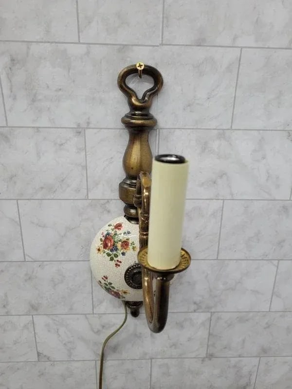 Vintage 1960s Farmhouse Botanical Ceramic Brass Wall Sconce - 5
