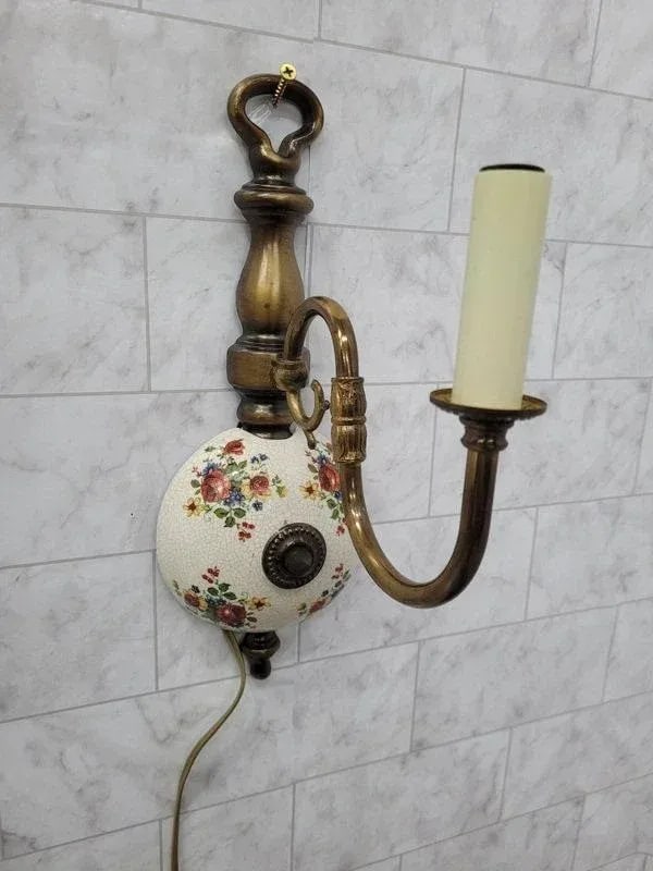 Vintage 1960s Farmhouse Botanical Ceramic Brass Wall Sconce - 7