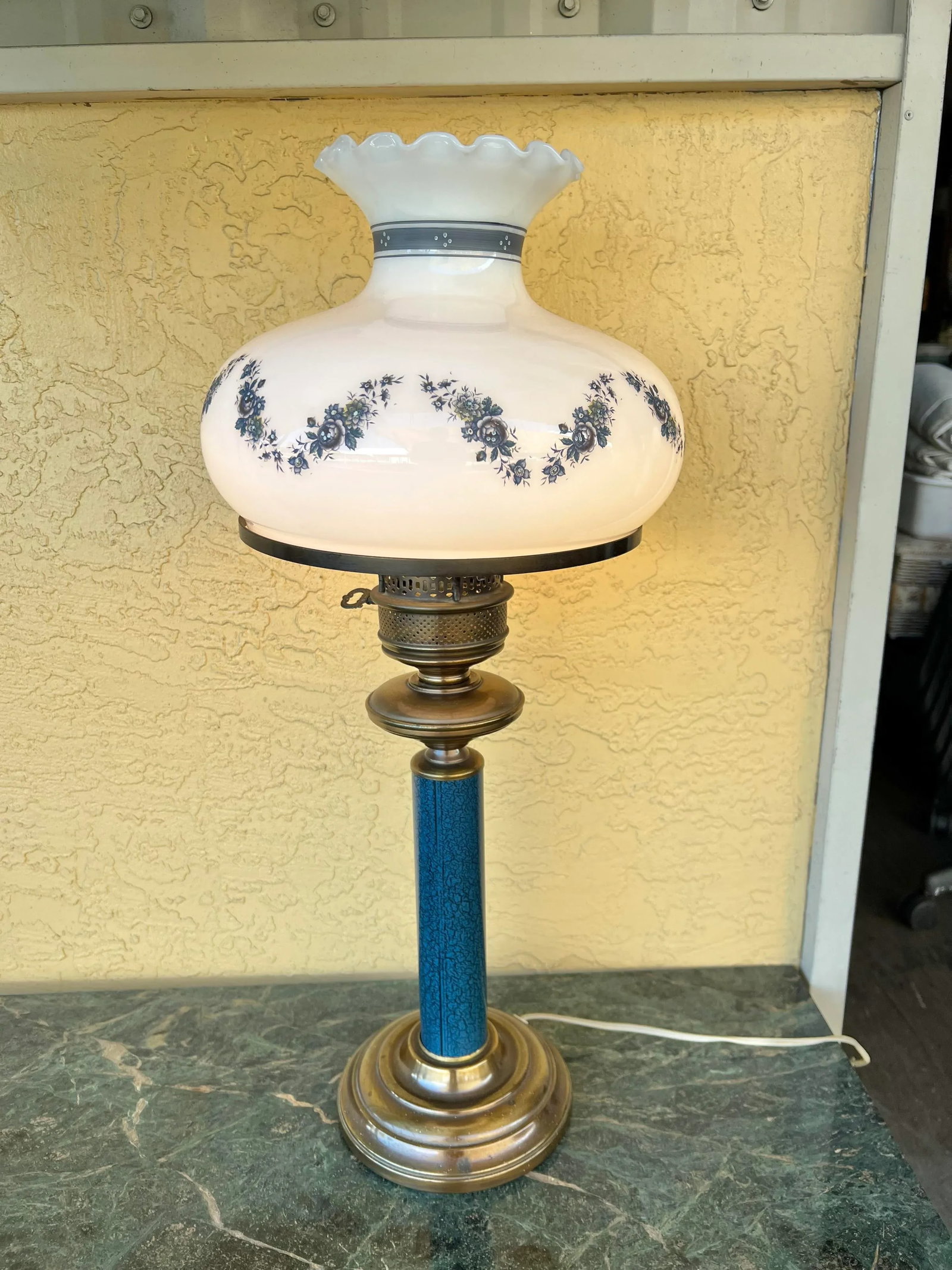 Mid 20th Century Glass Shade Lamp - 10