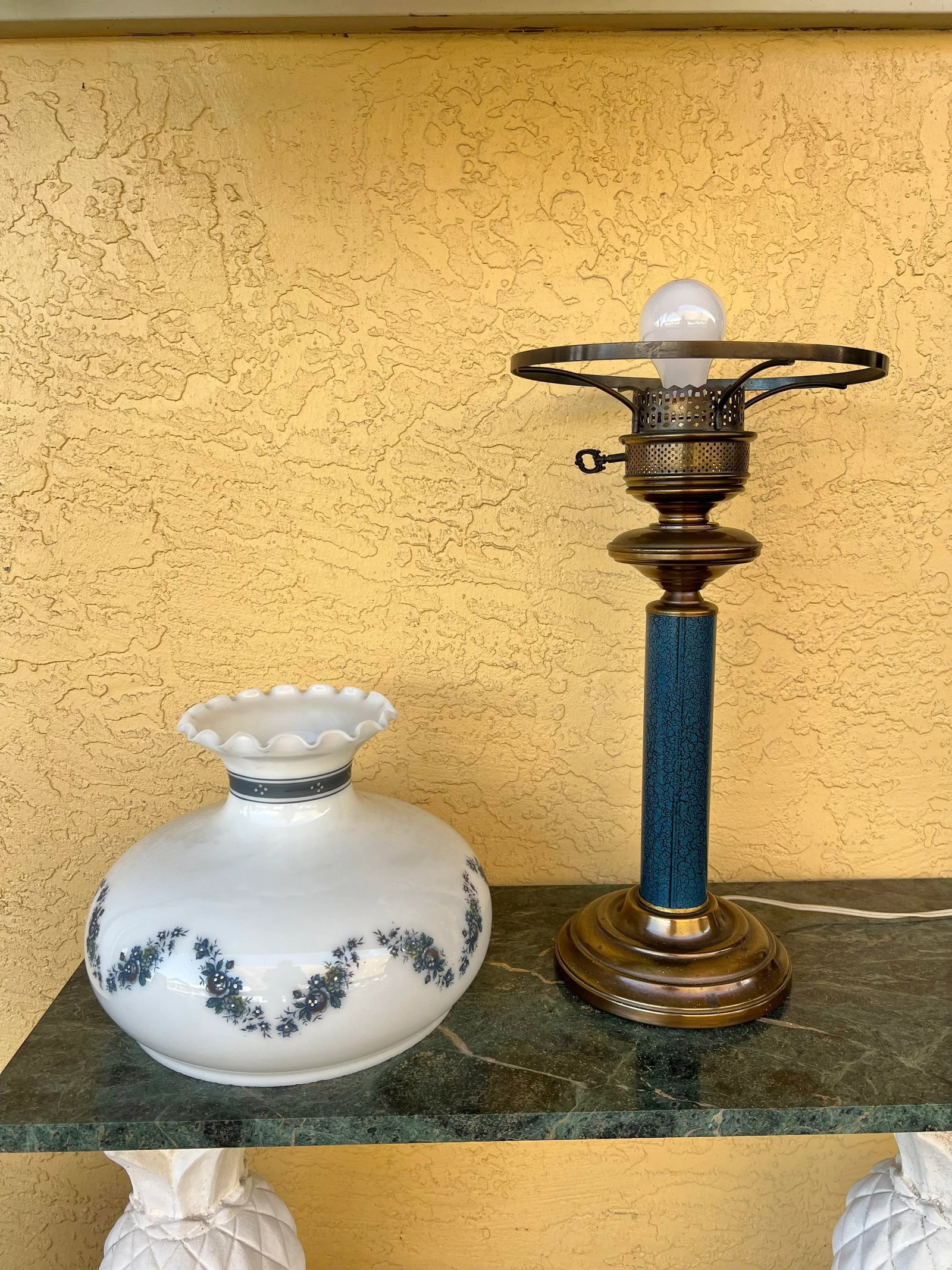 Mid 20th Century Glass Shade Lamp - 6