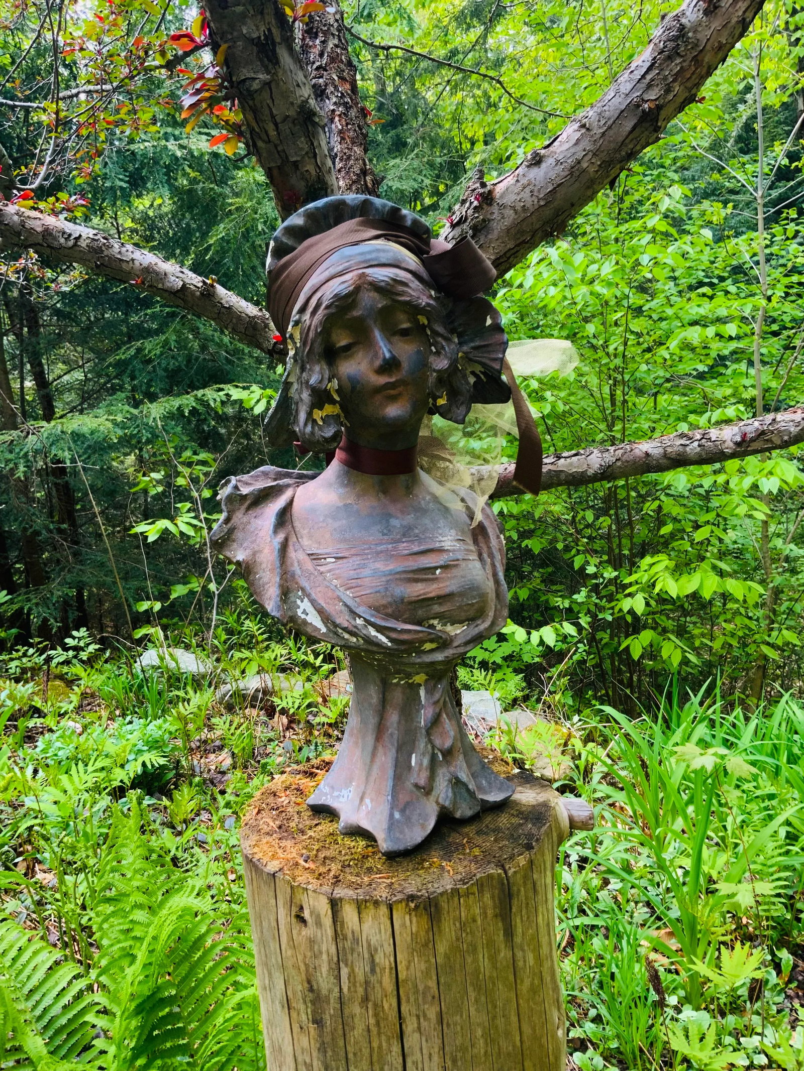 Antique French Art Nouveau Cast Iron Bust of a "Coquette" After Pablo Rigual - 8