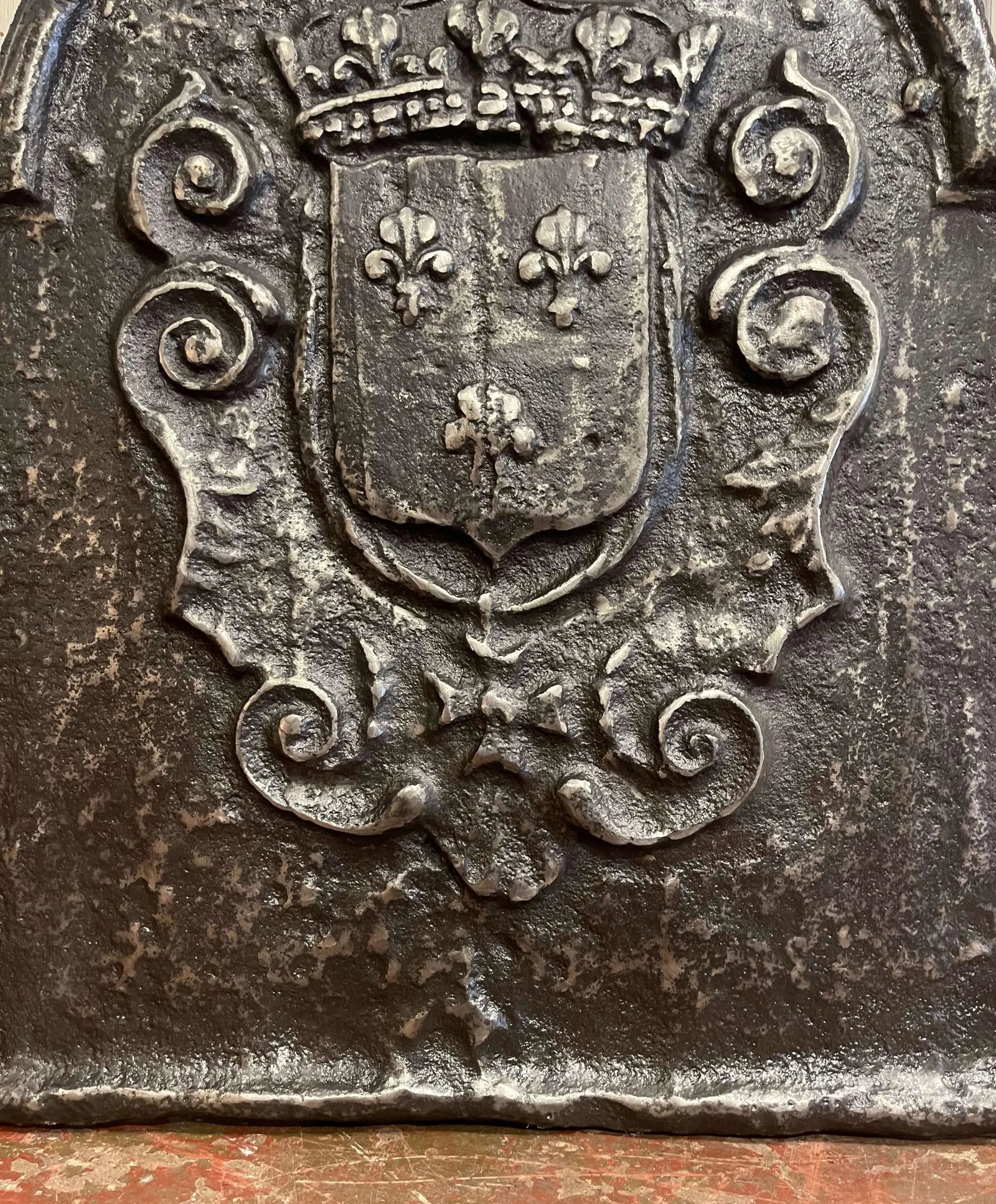 18th Century French Cast Iron Fireback With Royal Coat of Arms - 4