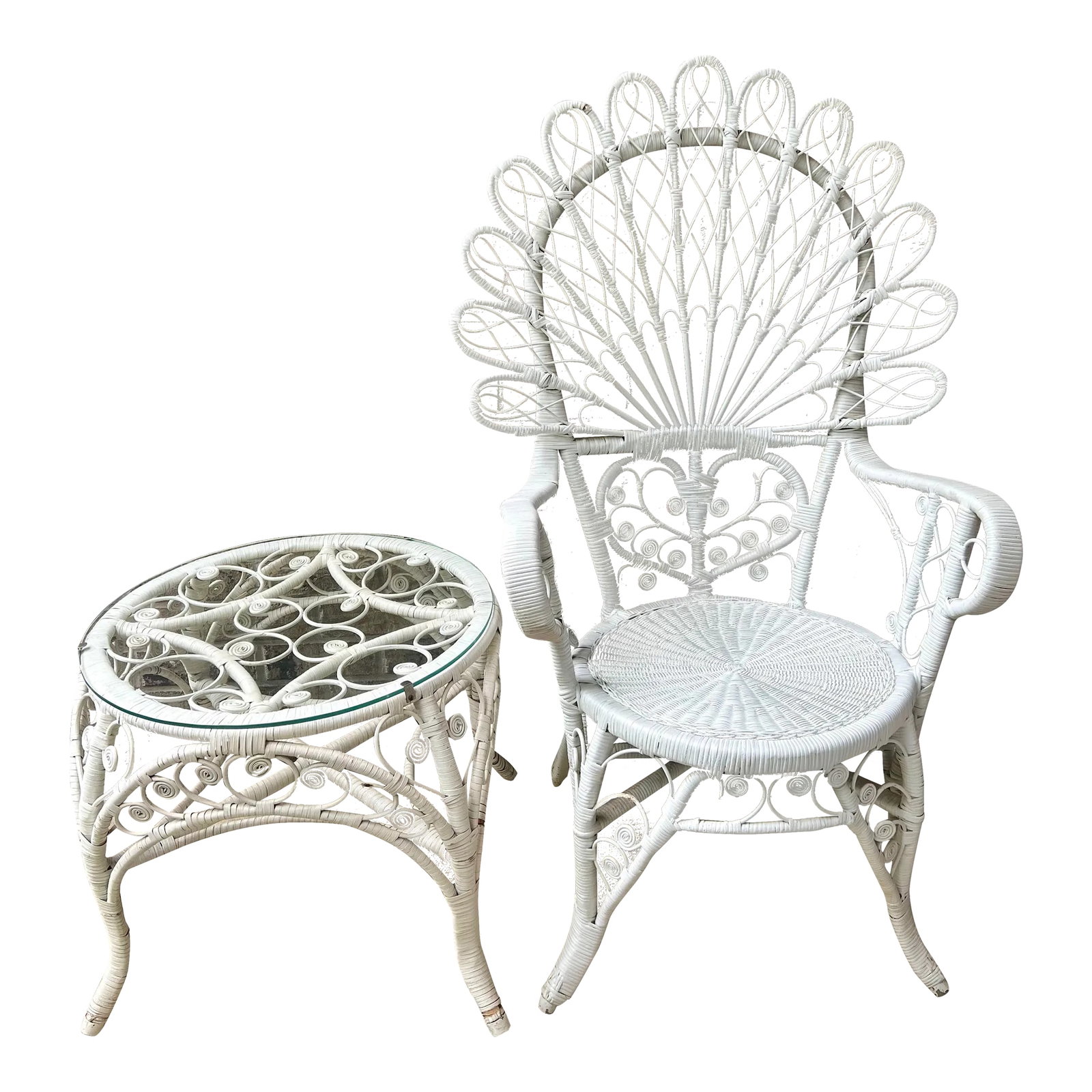 Vintage Rattan Fiddlehead White Wicker Peacock Fan Chair & Glass Top Table: This is a gorgeous chair from the late 20th Century made by hand to resemble the feathers of a peacock - hence the name, peacock chair with a matching glass top table. Has a wonderful woven seat that 