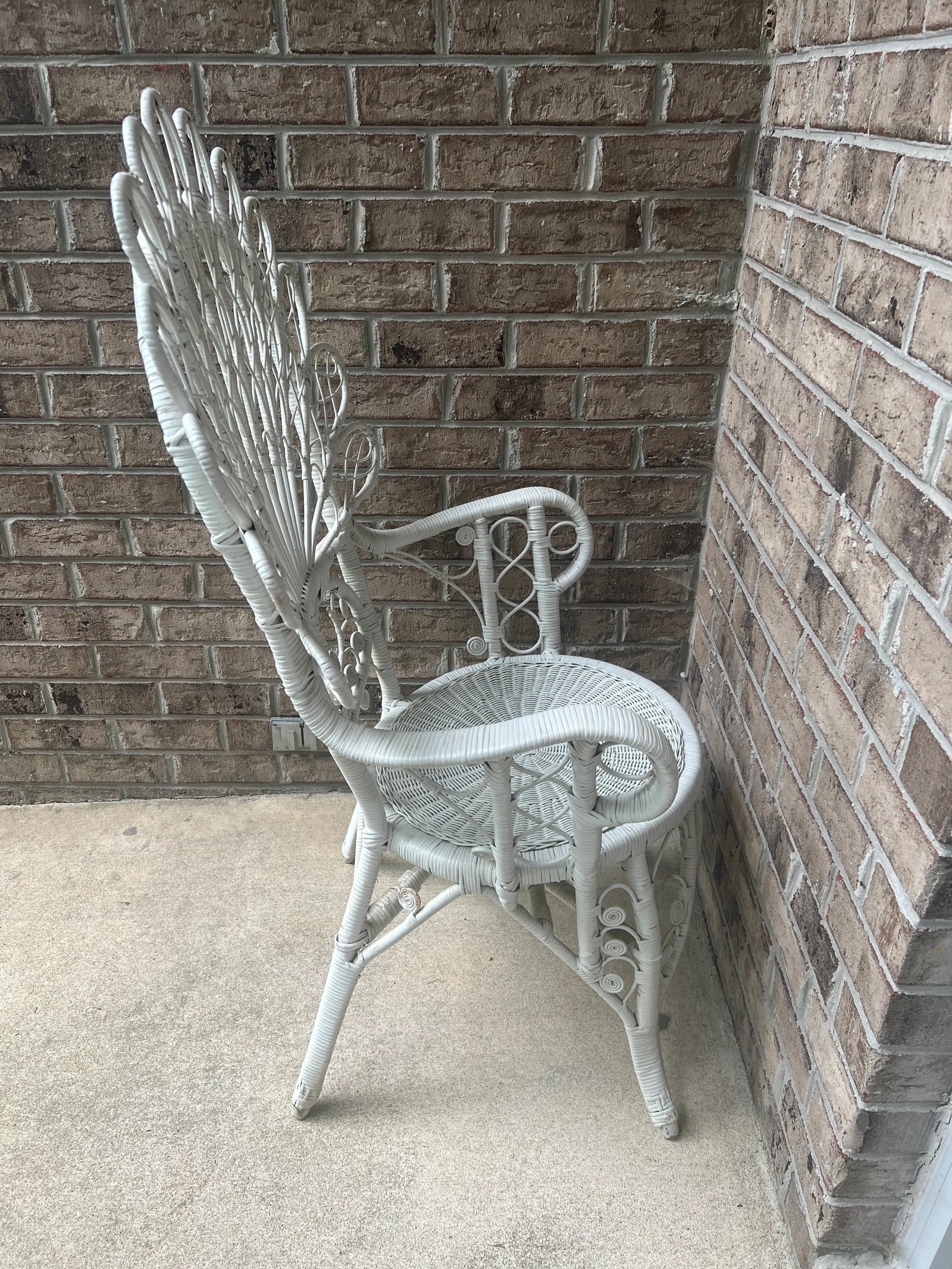Vintage Rattan Fiddlehead White Wicker Peacock Fan Chair & Glass Top Table - 7