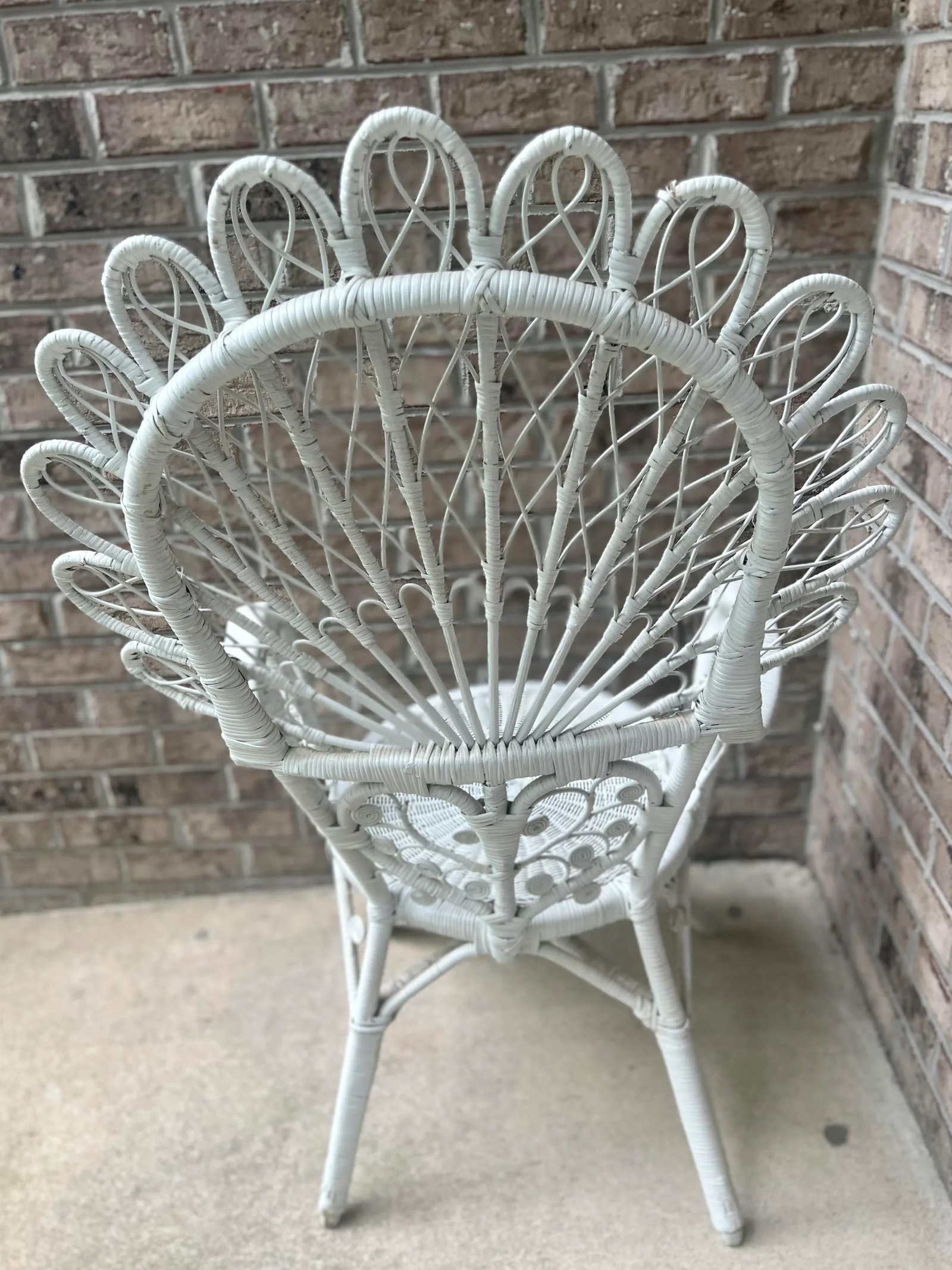 Vintage Rattan Fiddlehead White Wicker Peacock Fan Chair & Glass Top Table - 8