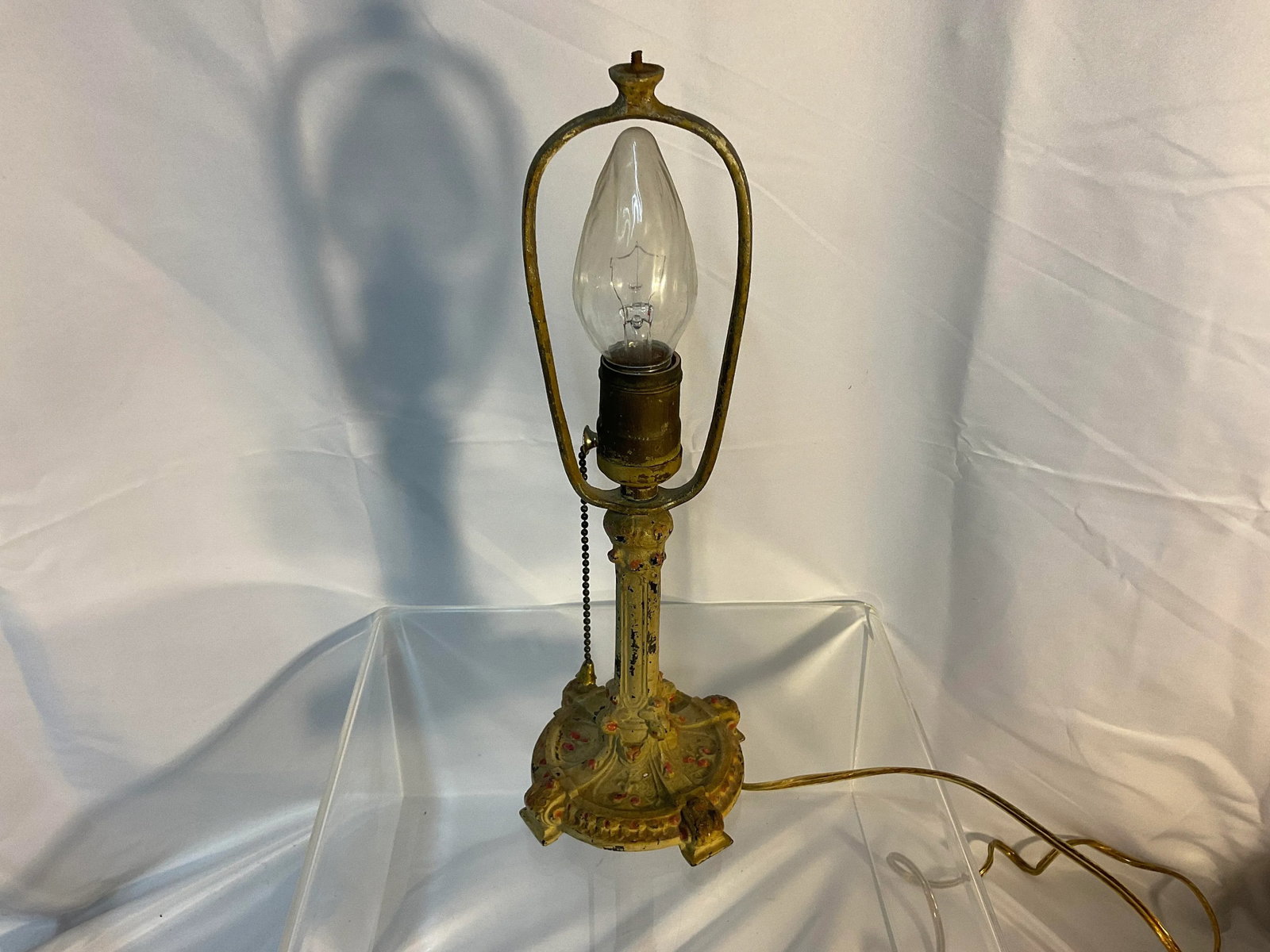 Early 20th Century Cast Iron Boudoir Slag Glass Lamp - 2