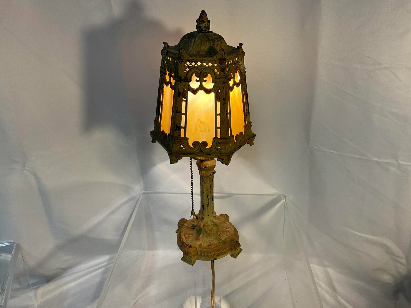 Early 20th Century Cast Iron Boudoir Slag Glass Lamp - 4
