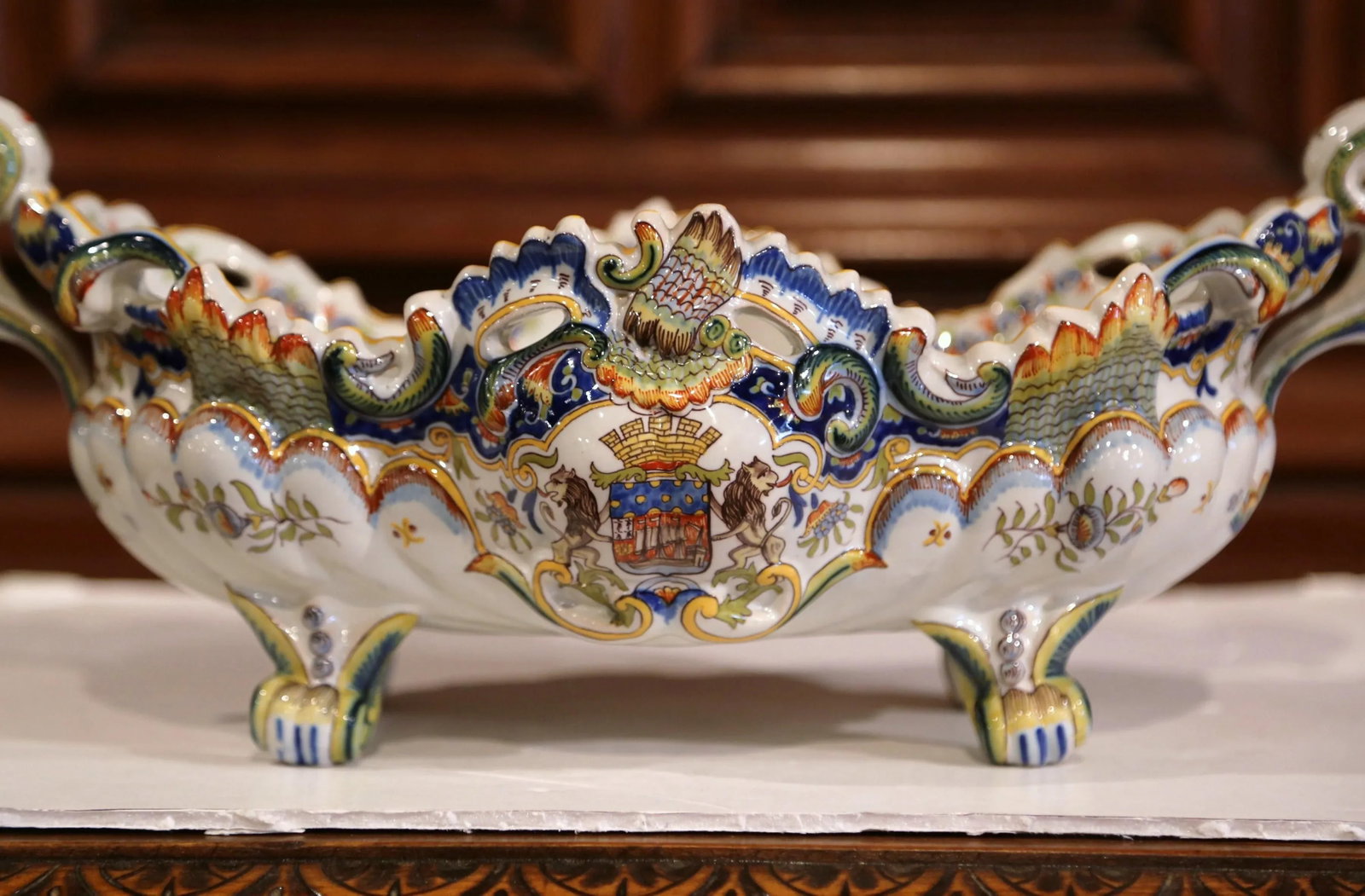 Large Early 20th Century French Hand-Painted Faience Jardiniere From Normandy - 2