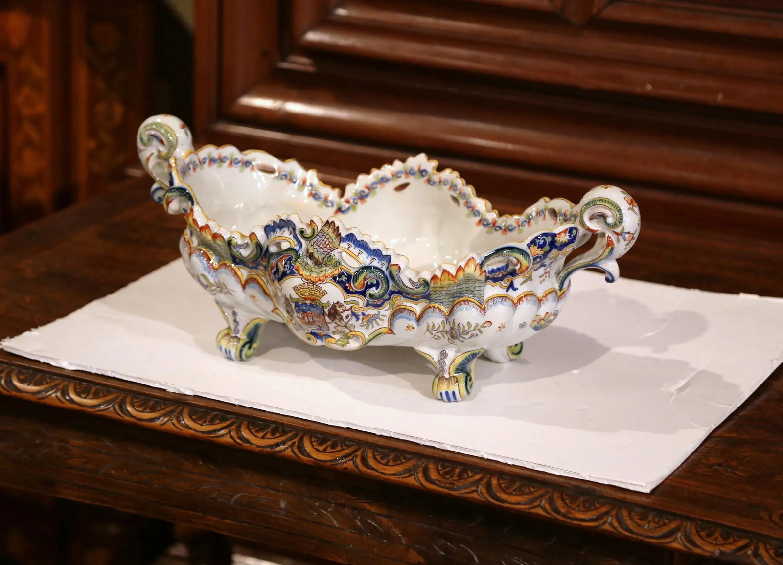 Large Early 20th Century French Hand-Painted Faience Jardiniere From Normandy - 3