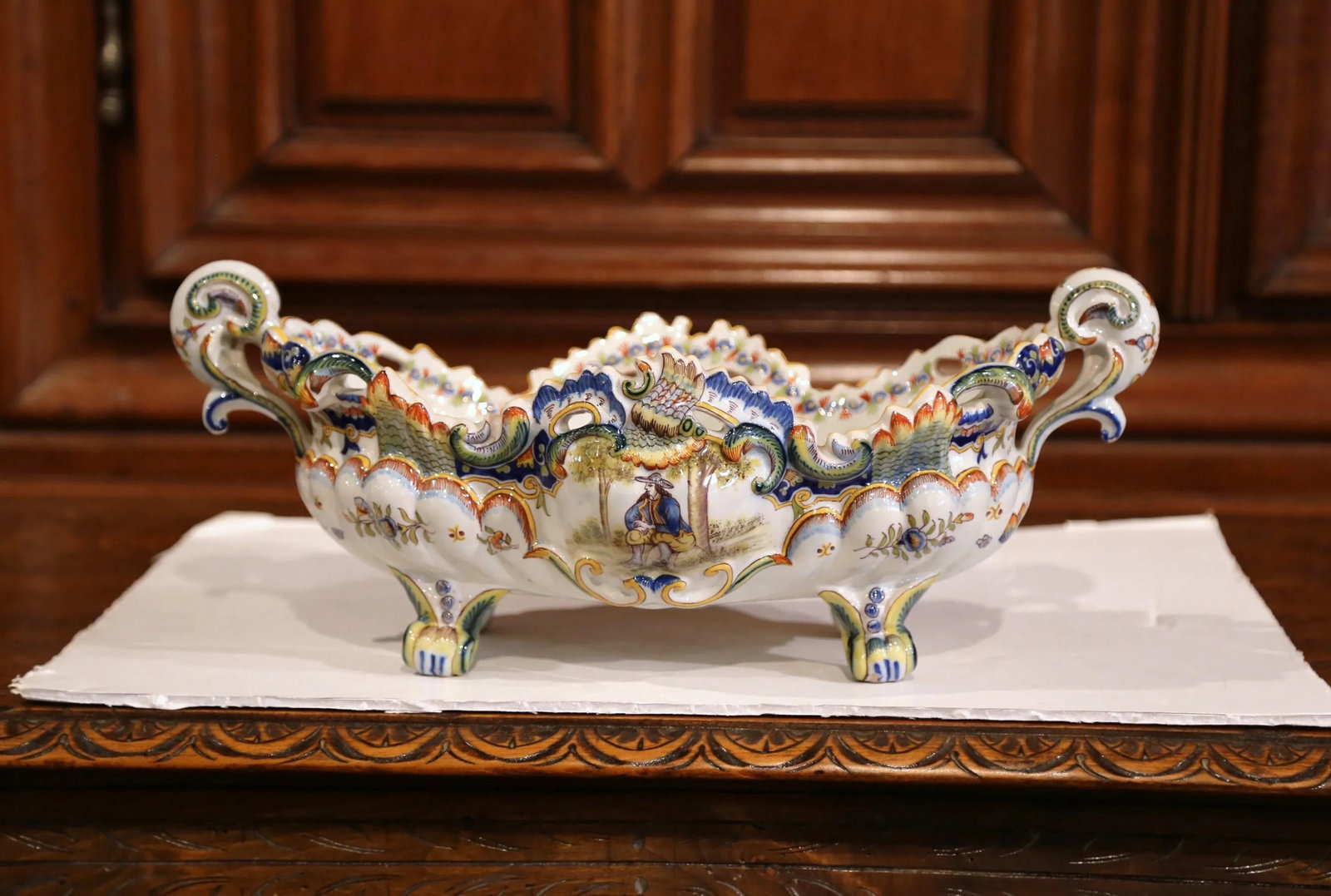 Large Early 20th Century French Hand-Painted Faience Jardiniere From Normandy - 4