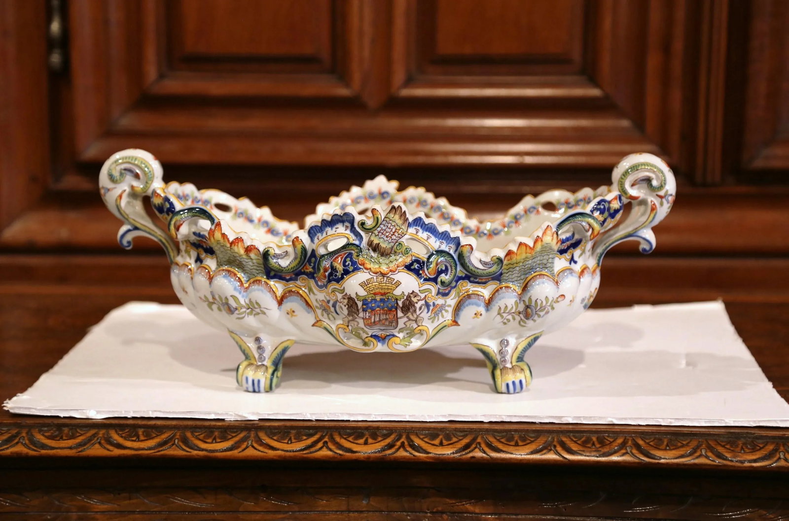 Large Early 20th Century French Hand-Painted Faience Jardiniere From Normandy - 6