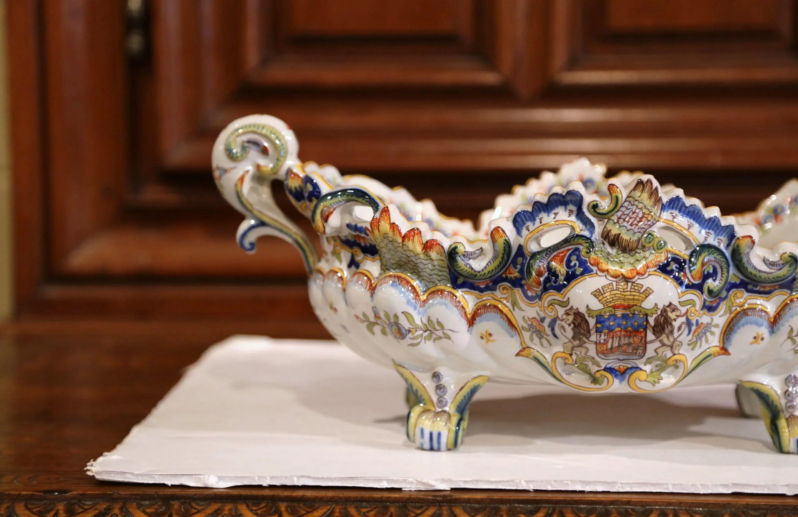 Large Early 20th Century French Hand-Painted Faience Jardiniere From Normandy - 7