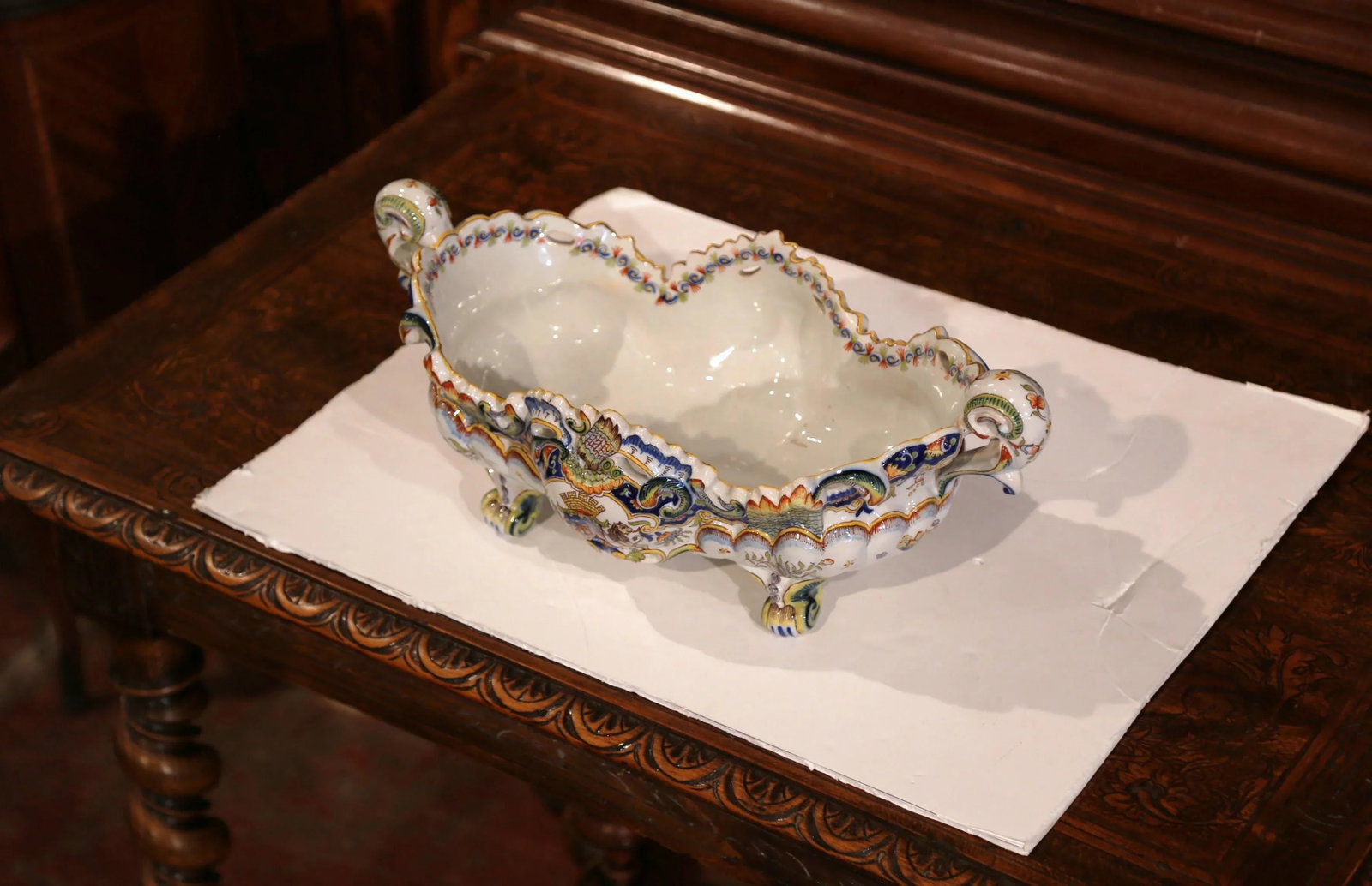 Large Early 20th Century French Hand-Painted Faience Jardiniere From Normandy - 9
