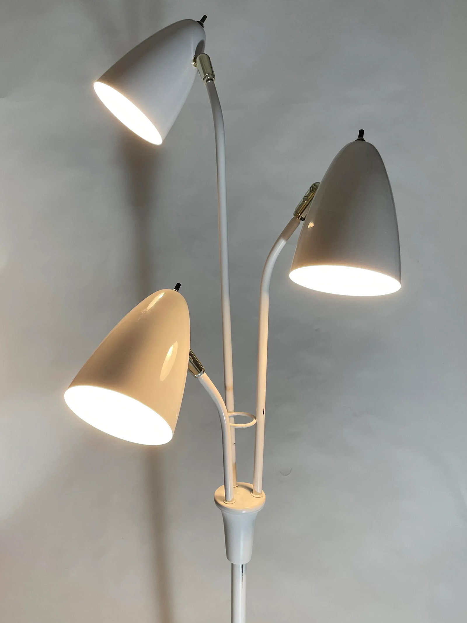 1950s Gerald Thurston Triennale Floor Lamp for Lightolier in White - 9