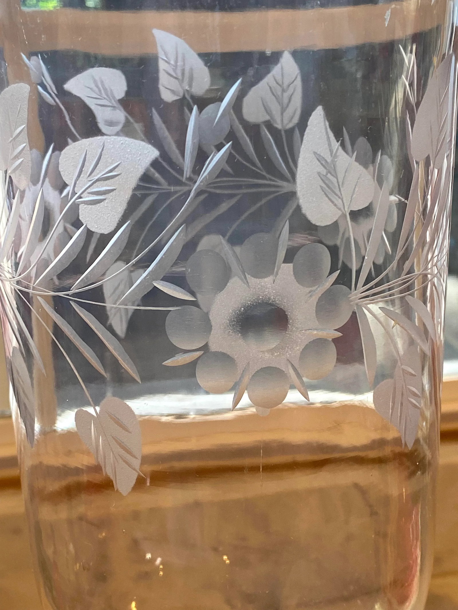Early 20th Century Silver Plated & Etched Flowers & Leaves Glass Hurricane Candle Stick Lamp - 4