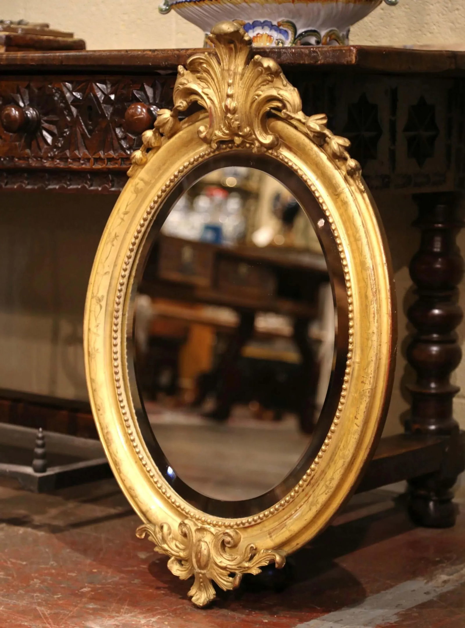 19th Century French Louis XV Oval Giltwood Mirror With Shell Decor - 2