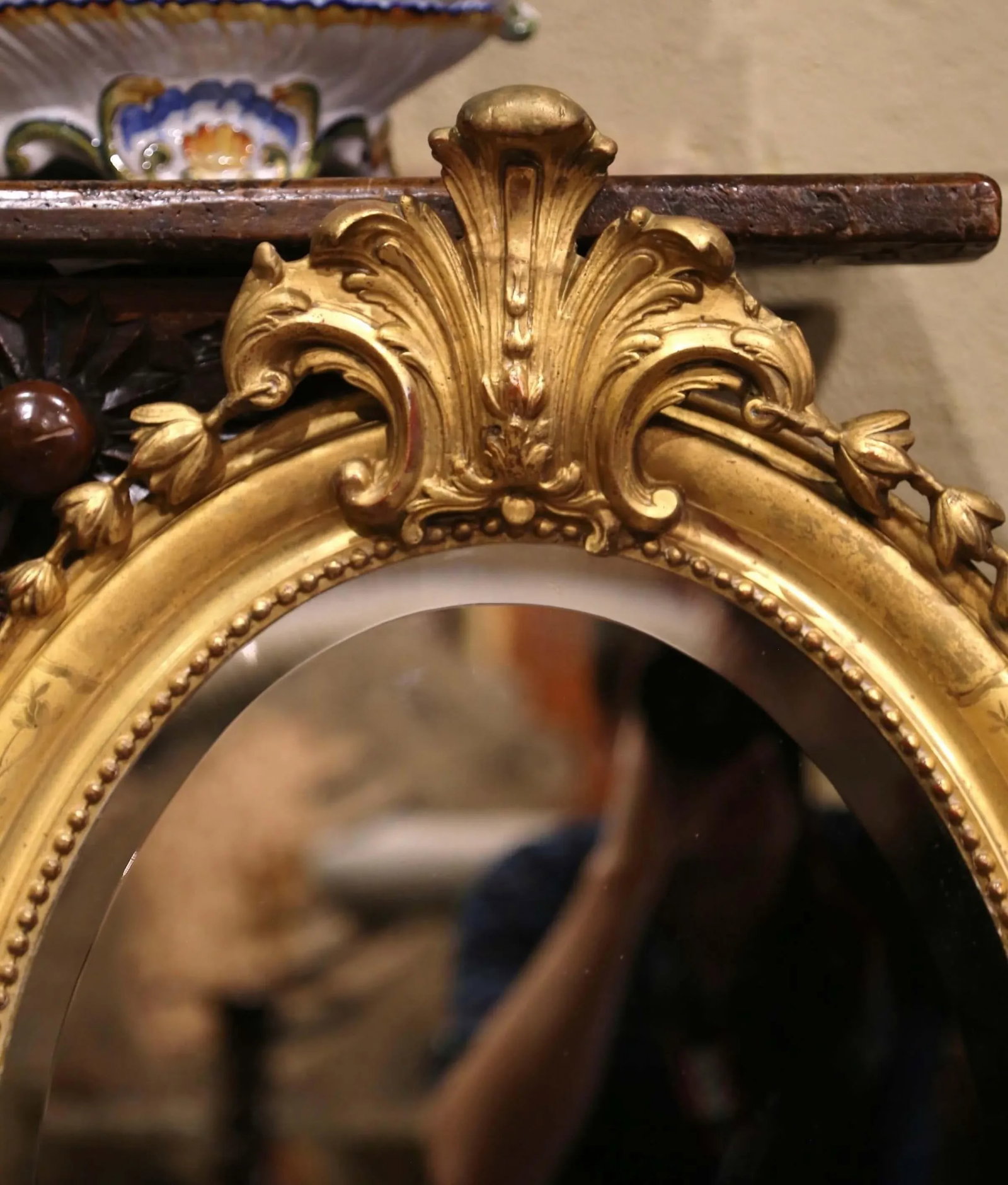 19th Century French Louis XV Oval Giltwood Mirror With Shell Decor - 6