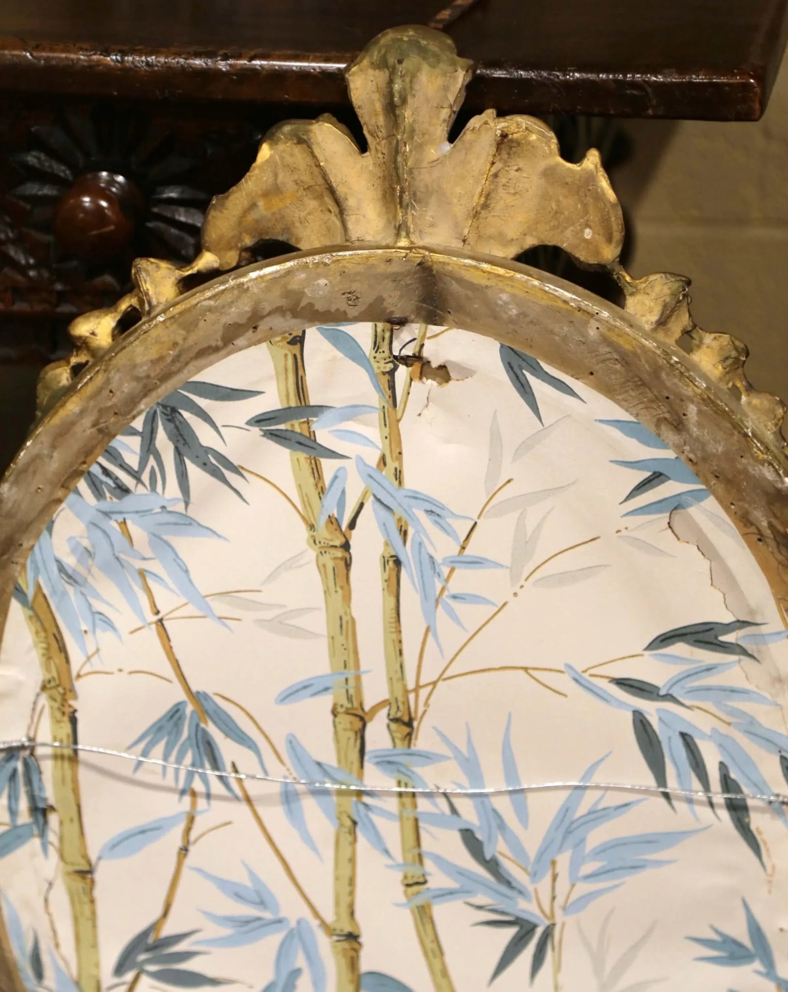 19th Century French Louis XV Oval Giltwood Mirror With Shell Decor - 9