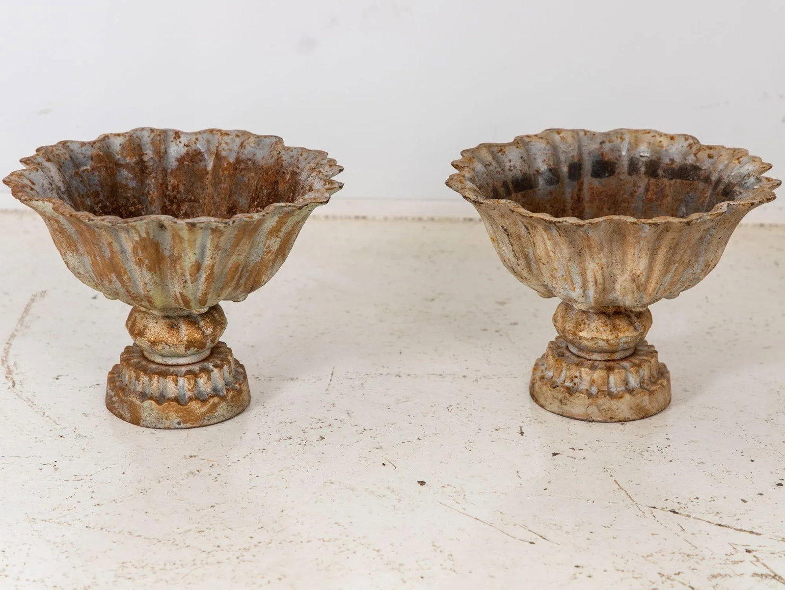 Pair of Verdigris Painted Iron Tazzas or Urns, English Late 20th Century - 7