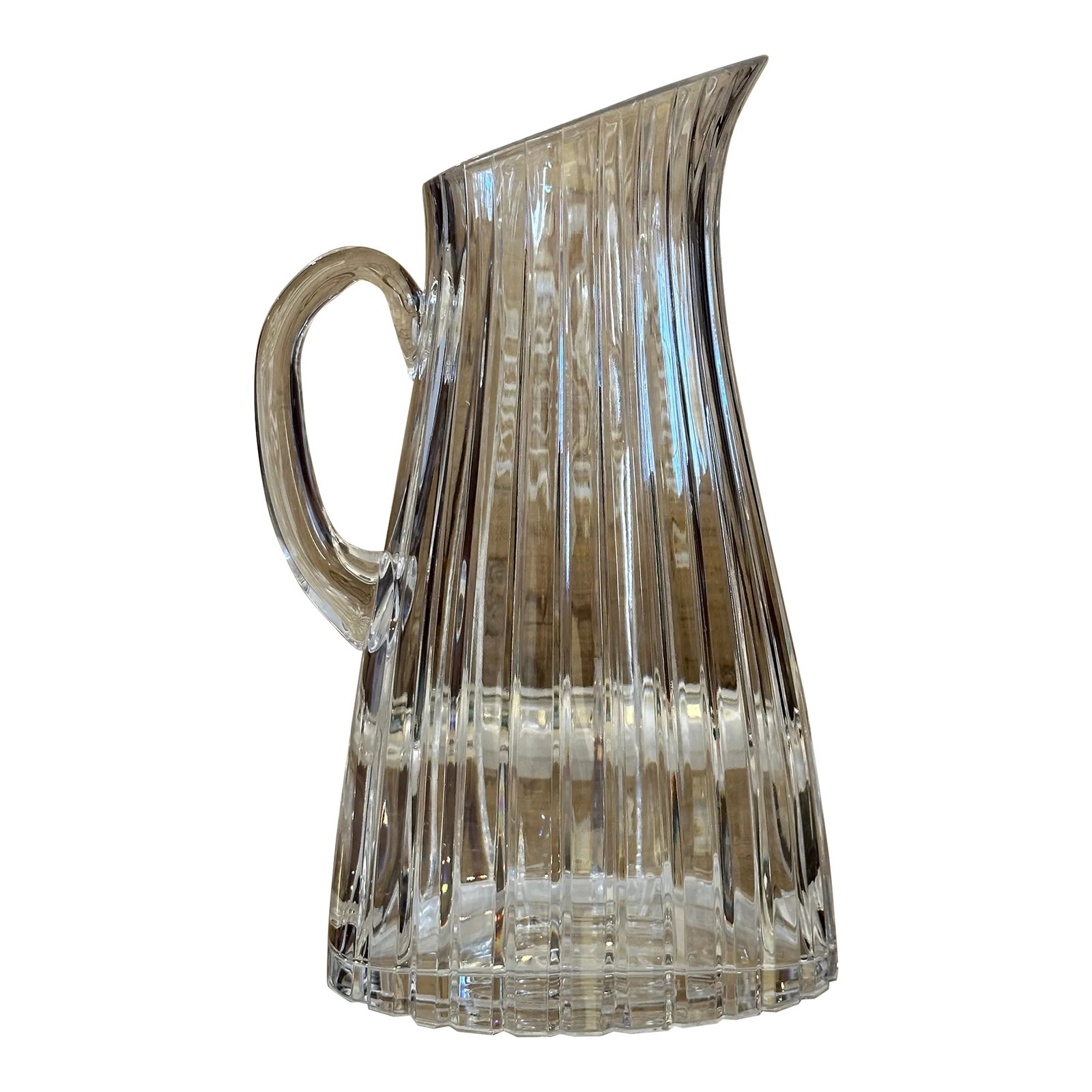 Stunning Vista Alegre Crystal Pitcher, Atlantis Fantasy: A beautiful and timeless piece from VISTA ALEGRE, designed by Gerald Gulotta, in the Atlantis Fantasy pattern. Deep elongated cuts are the signature of this pattern and make this crystal piece sparkle