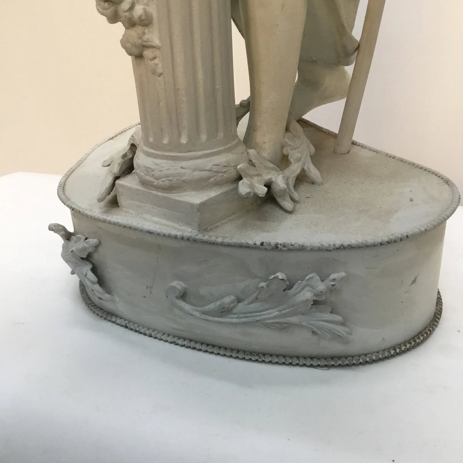 Vintage Classical Figure Sculptural Table Lamp - 10