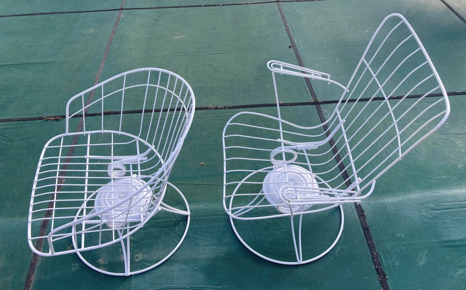 1960s Mid Century Modern White Homecrest Outdoor Patio Wrought Iron Swivel Chairs a Pair - 2