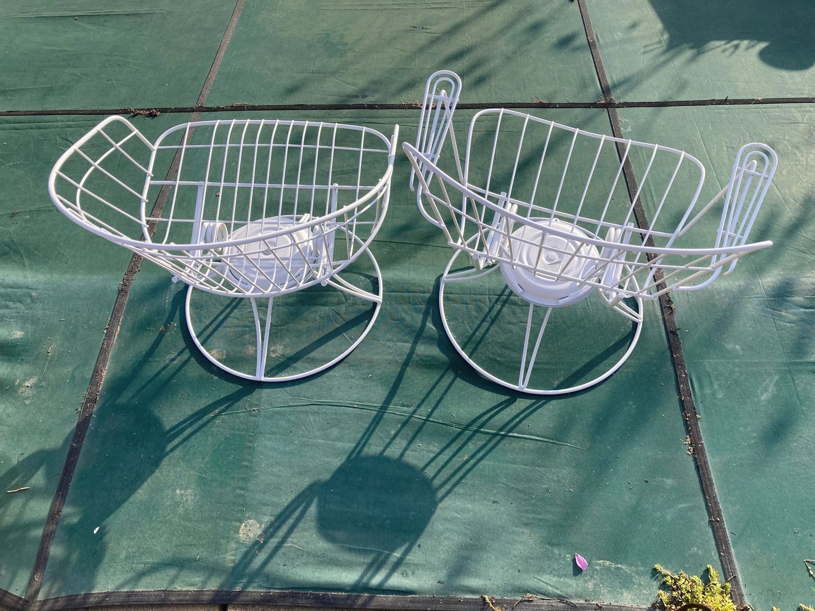 1960s Mid Century Modern White Homecrest Outdoor Patio Wrought Iron Swivel Chairs a Pair - 3
