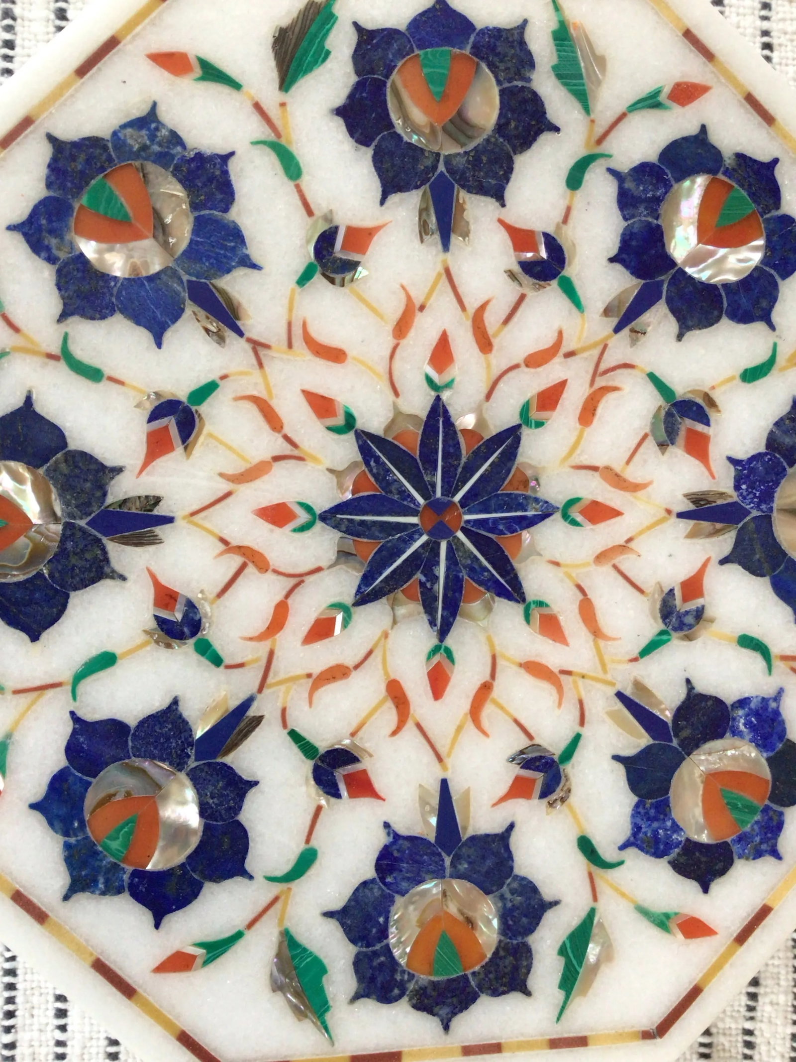 1970s White Marble Lidded Trinket Box With Blue Mosaic Inlay Design - 4