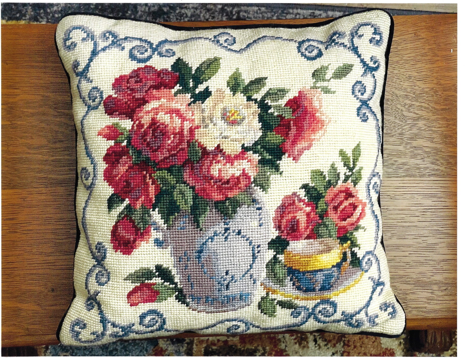 Vintage Mid-Century Pair of Hand-Embroidered Floral Accent Pillows in Aubusson Style - 4