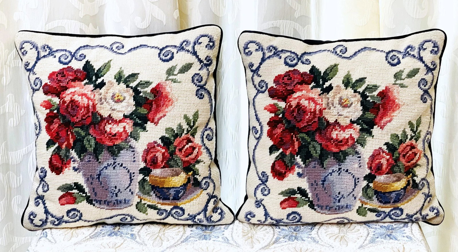 Vintage Mid-Century Pair of Hand-Embroidered Floral Accent Pillows in Aubusson Style - 6