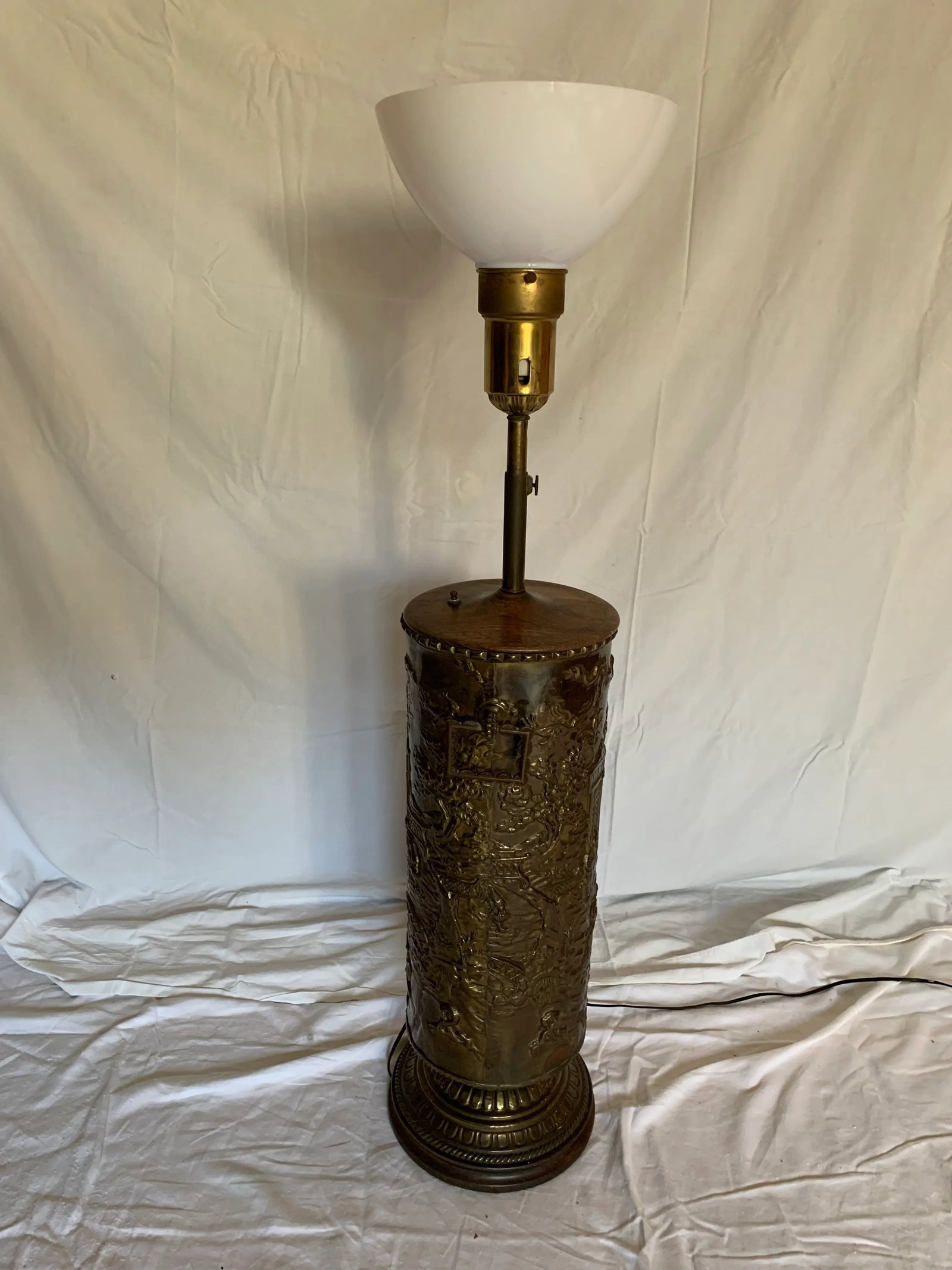 Vintage Chinoiserie Repousse Metal Drum Table Lamp With Glass Shade - 5