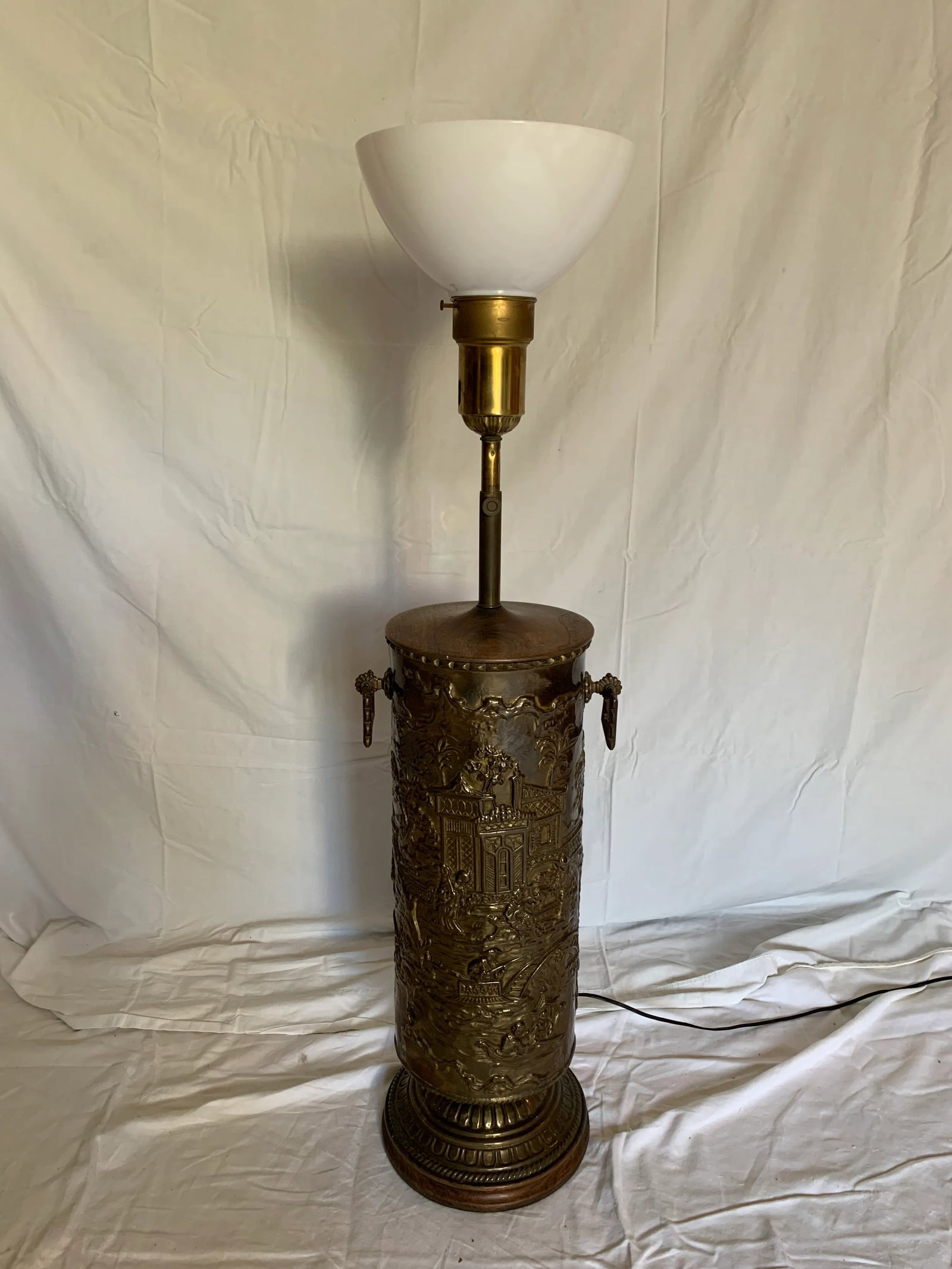 Vintage Chinoiserie Repousse Metal Drum Table Lamp With Glass Shade - 6
