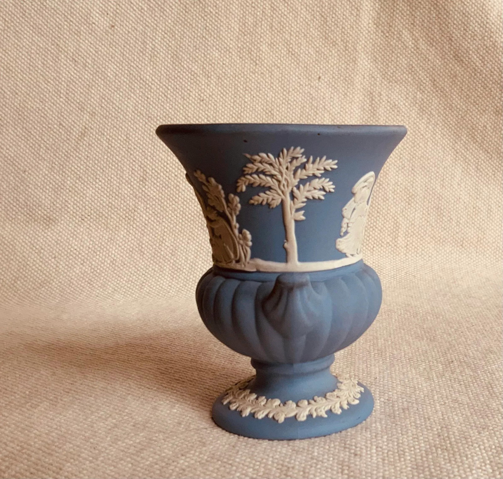 1930s Wedgwood Jasperware Neoclassical Urn Vase With Allegorical Motifs - 3