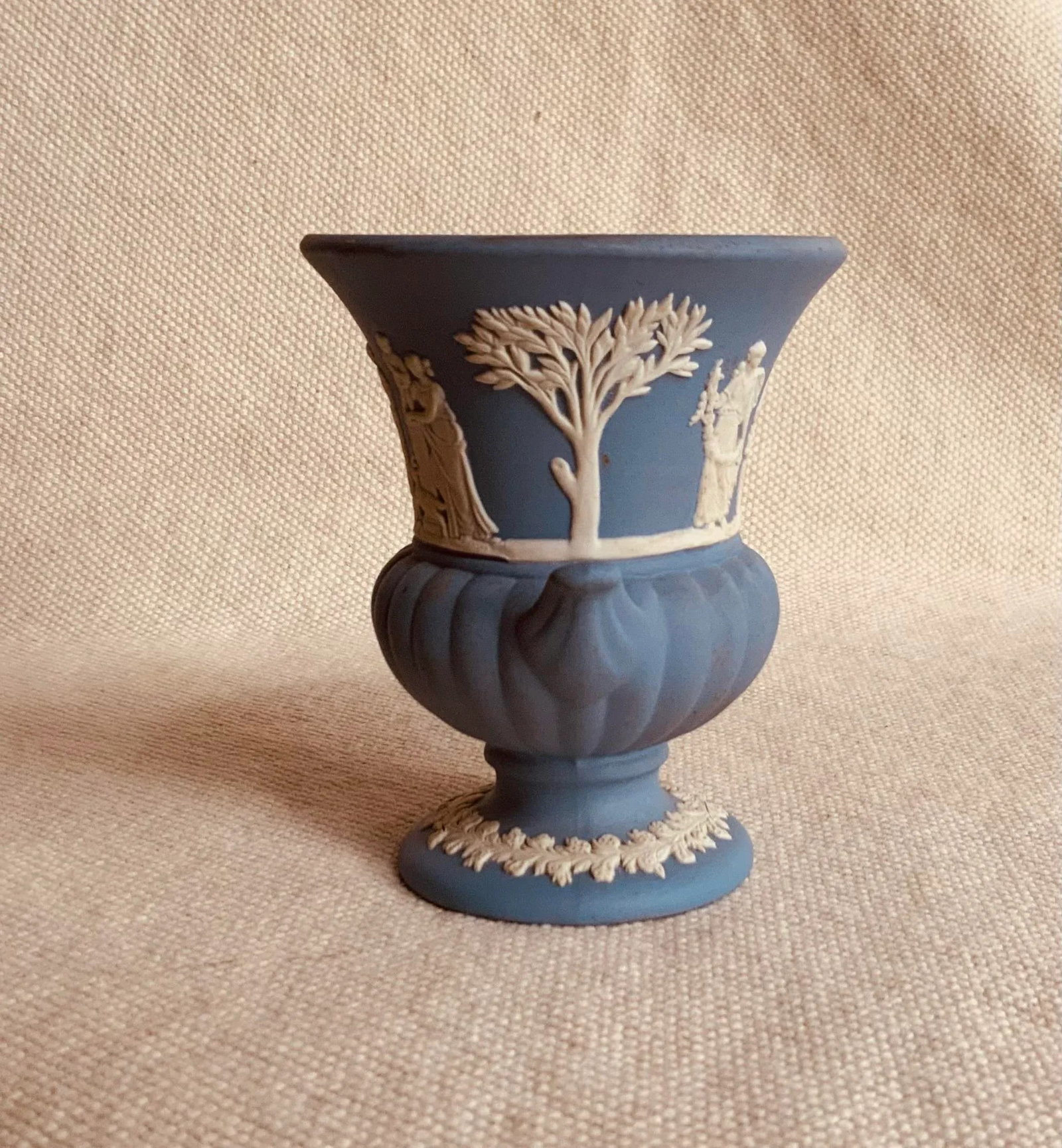 1930s Wedgwood Jasperware Neoclassical Urn Vase With Allegorical Motifs - 9