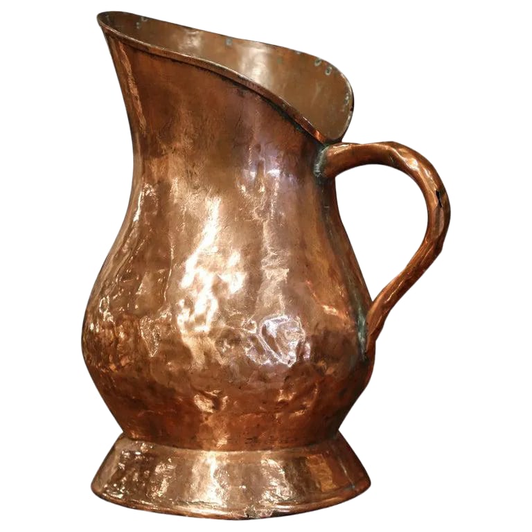 18th Century French Polished Copper Decorative Coal Bucket or Umbrella Stand: Place this antique coal basket next to your front door to catch umbrellas. Crafted in France circa 1780 and made of copper with a large side handle, this country decorative basket has a wide pouring m