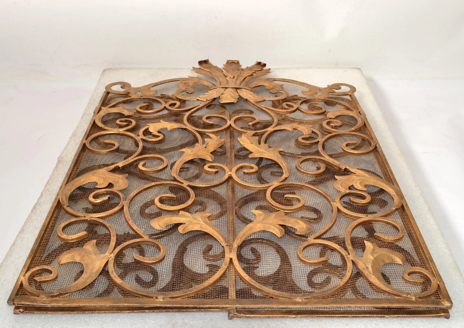 1970s Italian Neoclassical Large Gold Finish Wrought Iron 3-Panel Fire Mantel Fire Screen - 10