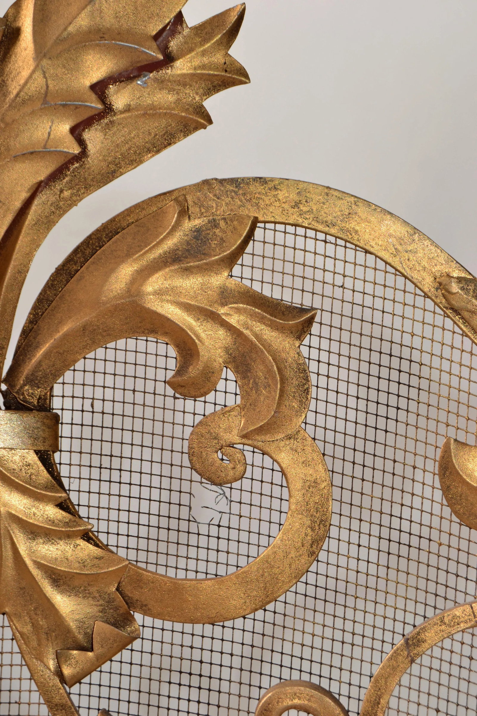 1970s Italian Neoclassical Large Gold Finish Wrought Iron 3-Panel Fire Mantel Fire Screen - 11