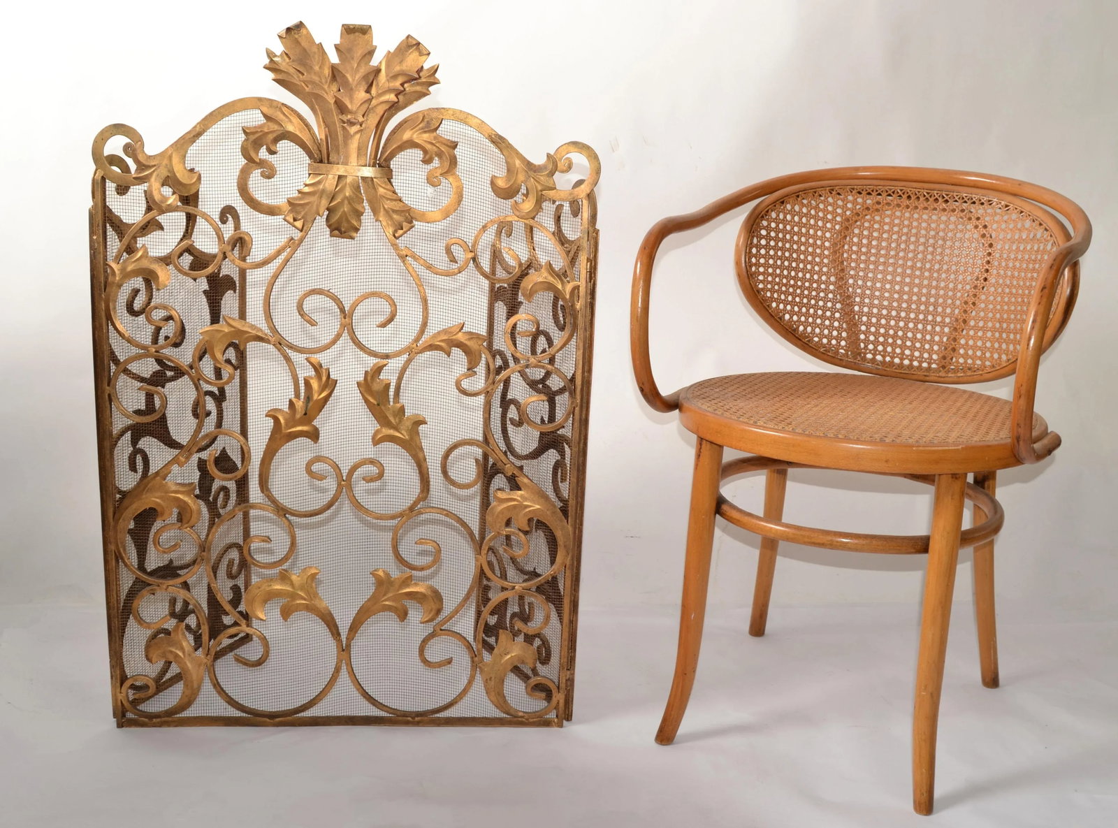 1970s Italian Neoclassical Large Gold Finish Wrought Iron 3-Panel Fire Mantel Fire Screen - 2