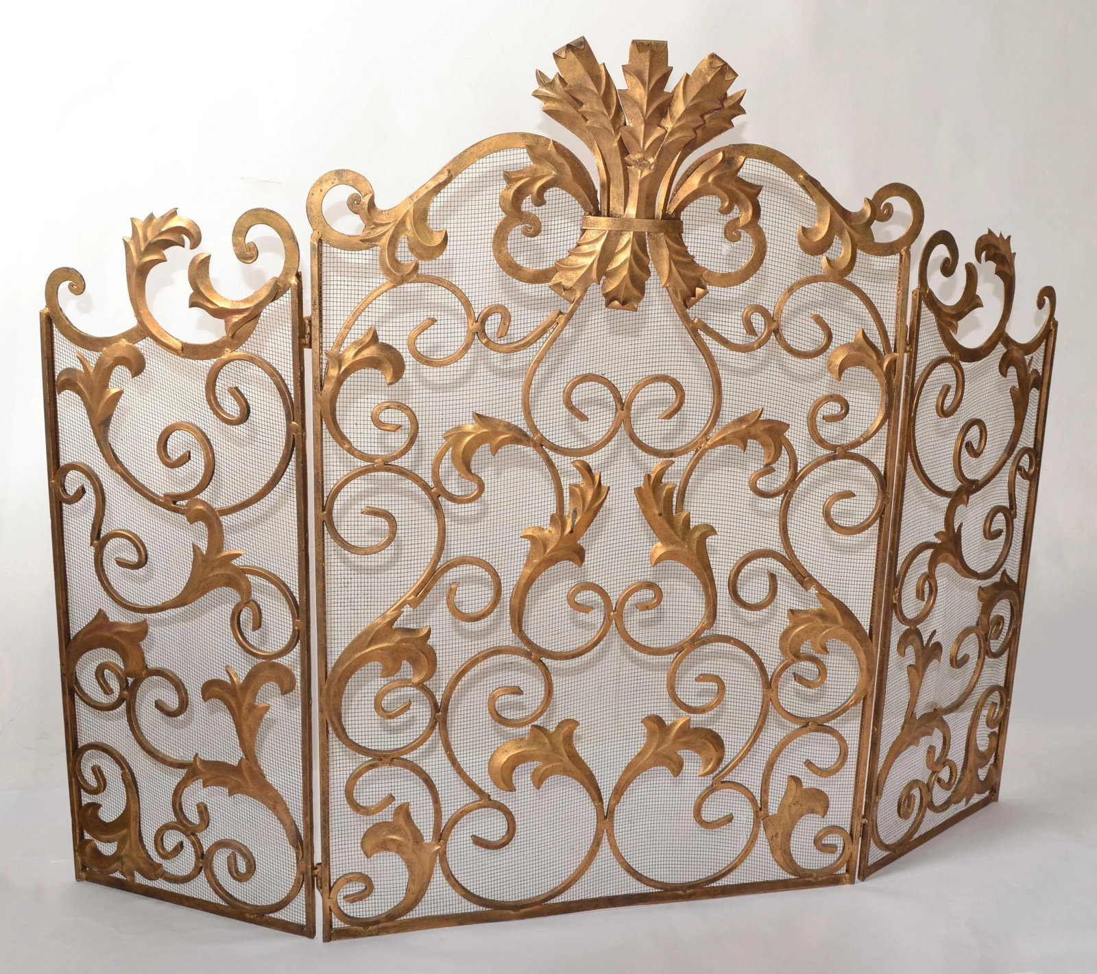 1970s Italian Neoclassical Large Gold Finish Wrought Iron 3-Panel Fire Mantel Fire Screen - 5