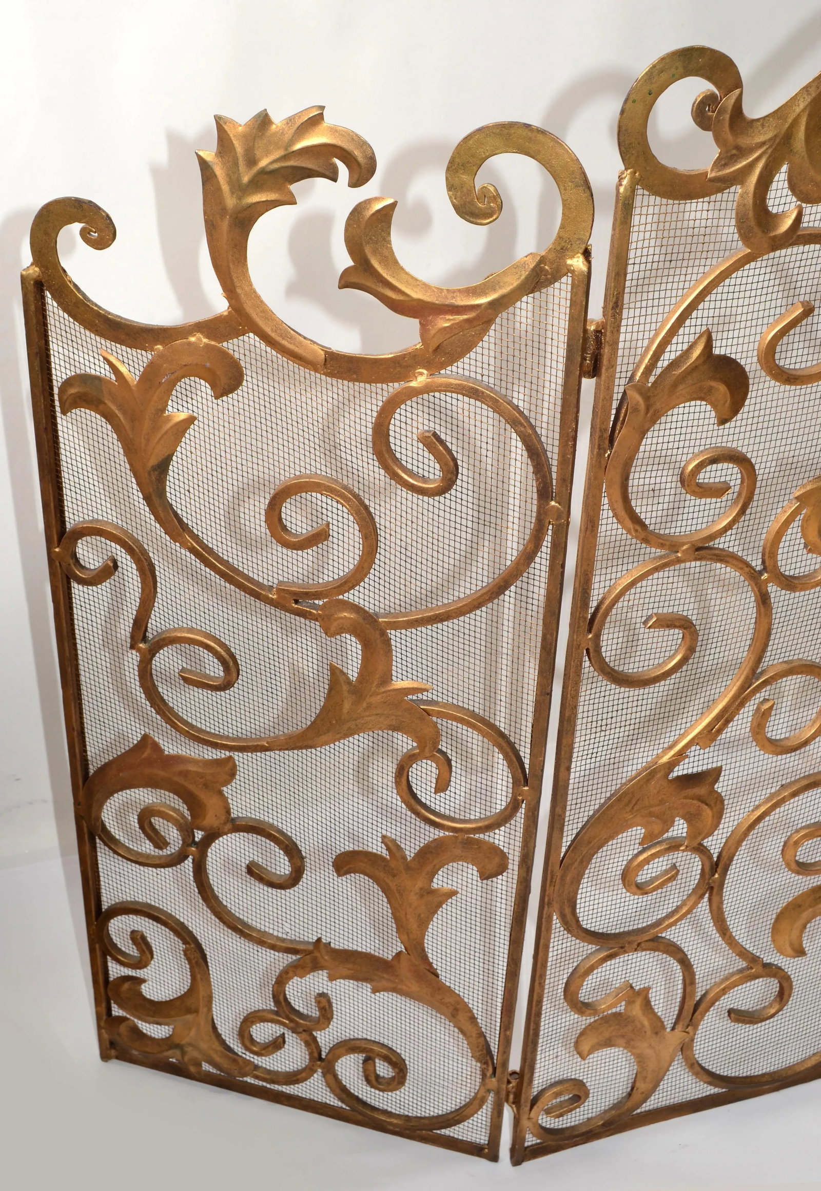 1970s Italian Neoclassical Large Gold Finish Wrought Iron 3-Panel Fire Mantel Fire Screen - 7