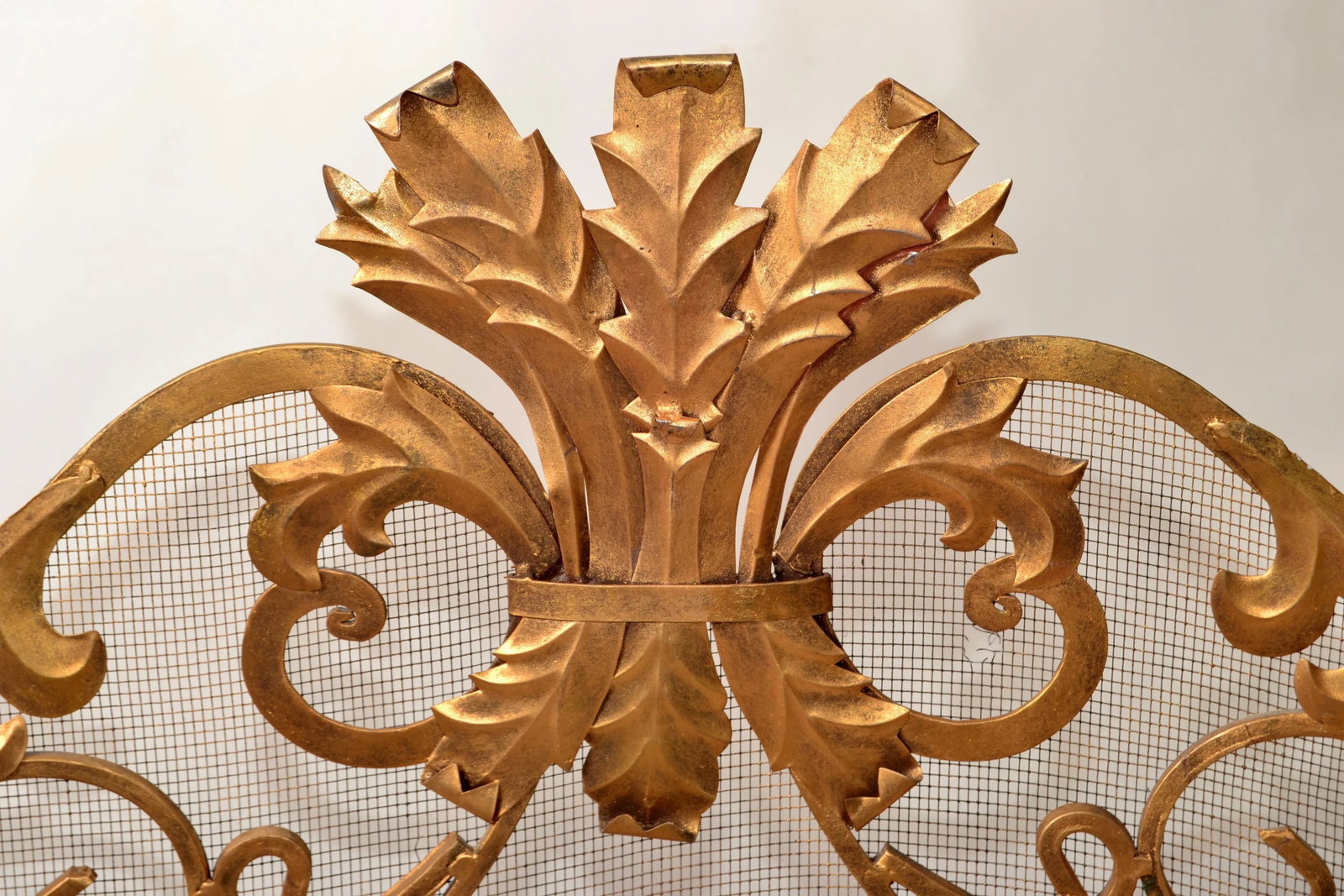 1970s Italian Neoclassical Large Gold Finish Wrought Iron 3-Panel Fire Mantel Fire Screen - 8